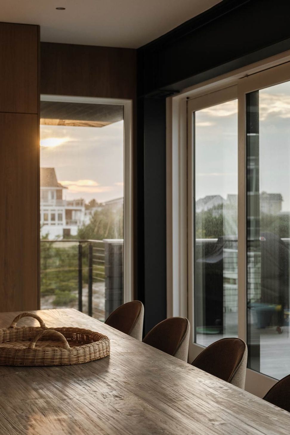 imgi13sunset-in-modern-dune-road-summer-house-kitchen-interiors.jpg
