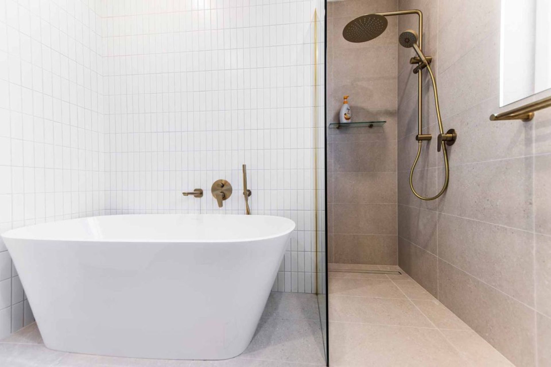 luxury-modern-bathrooms-premier-kitchens-renovation-3-shower-1084x721.jpg