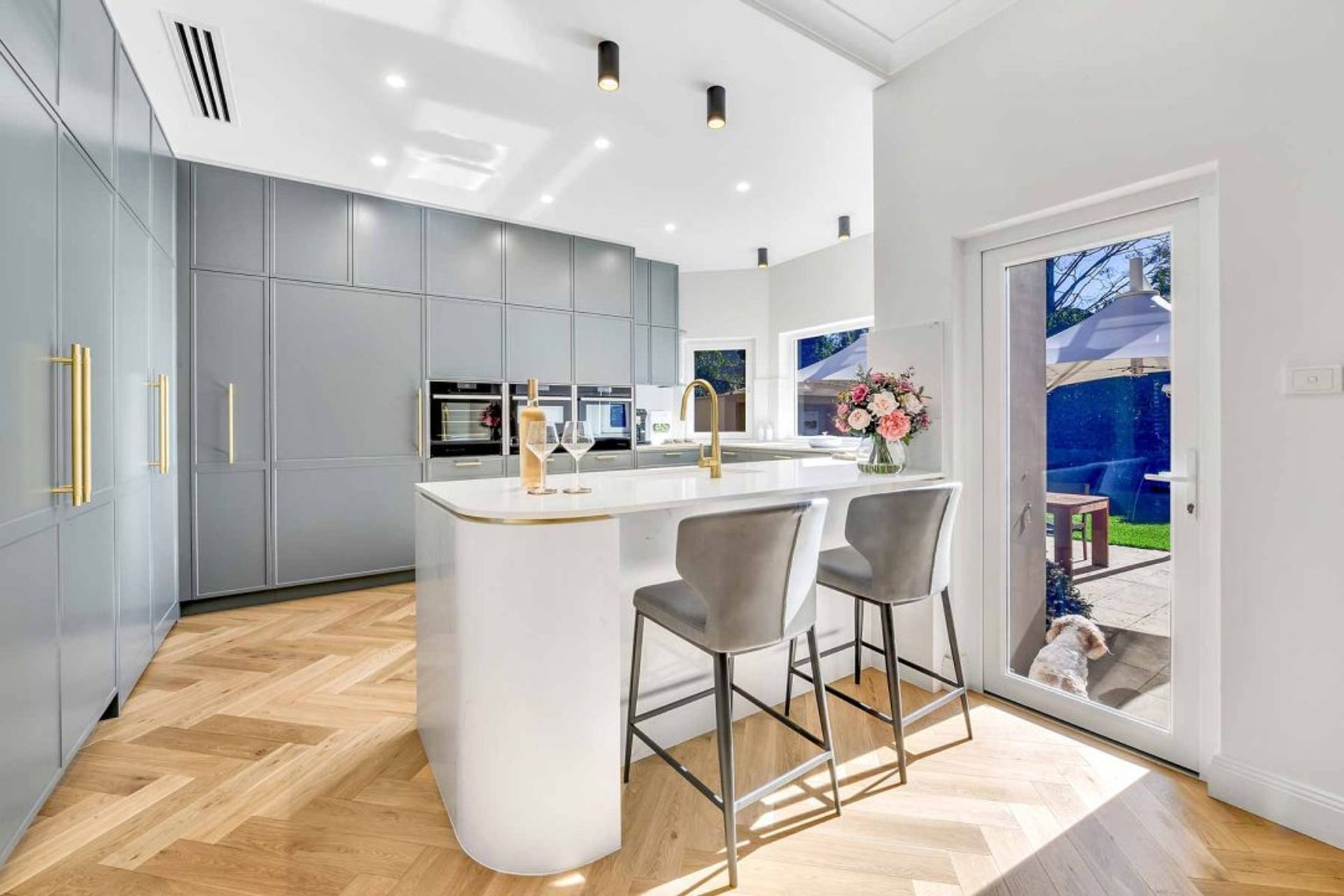modern-luxury-kitchen-design-premier-kitchens-stone-benchtop-renovations-neff-appliances-1-1084x722-v2.jpg