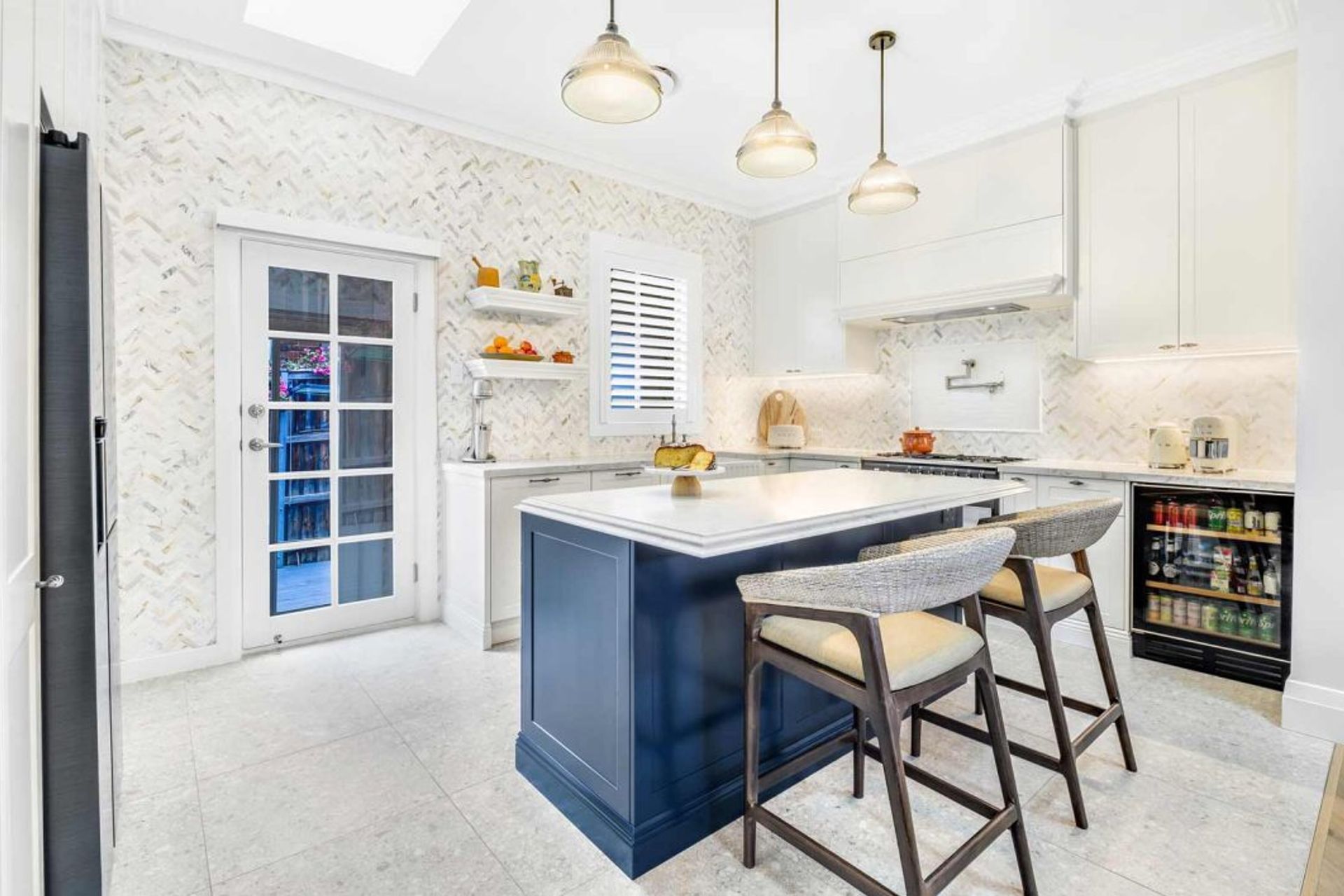 modern-luxury-kitchen-renovation-with-gitani-benchtop-by-premierkitchens-1-1084x708.jpg