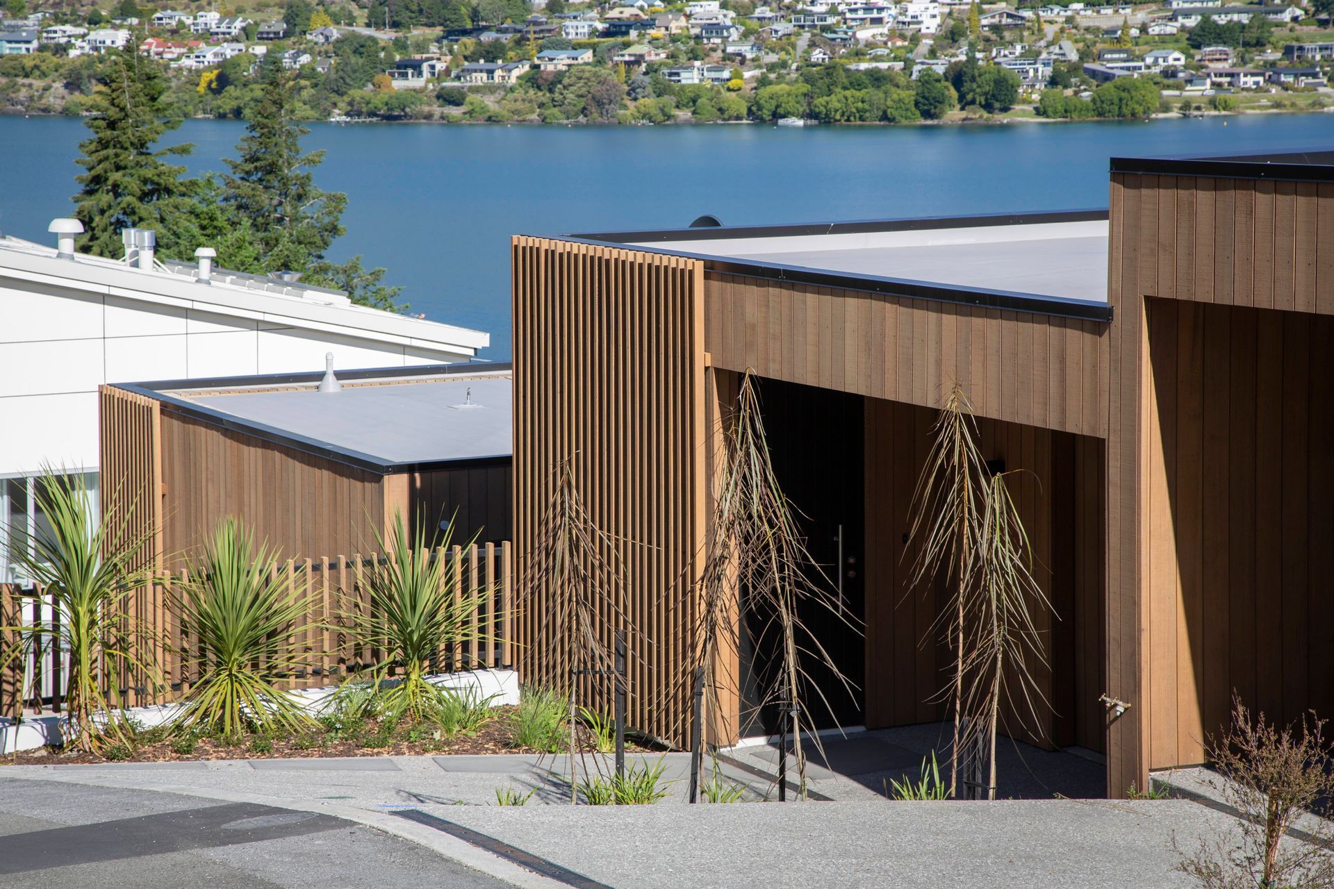 Lakeside Villa | QLPM &amp; Rohan Architects