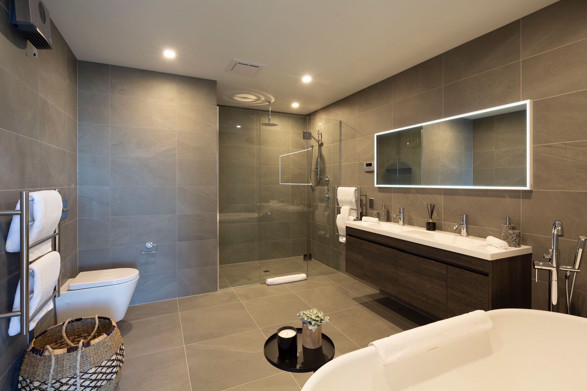 Lakeside Villa | QLPM &amp; Rohan Architects