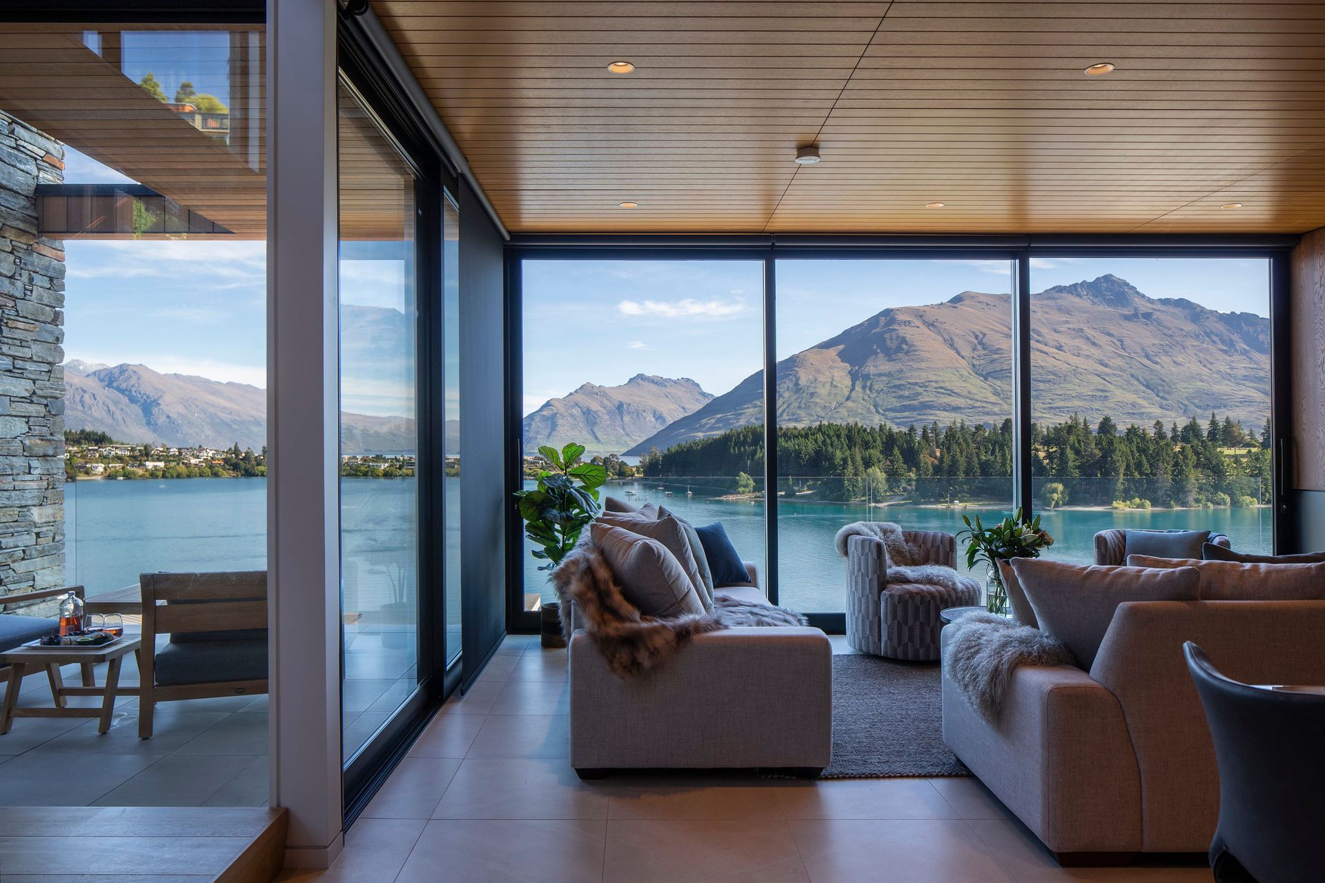 Lakeside Villa | QLPM &amp; Rohan Architects