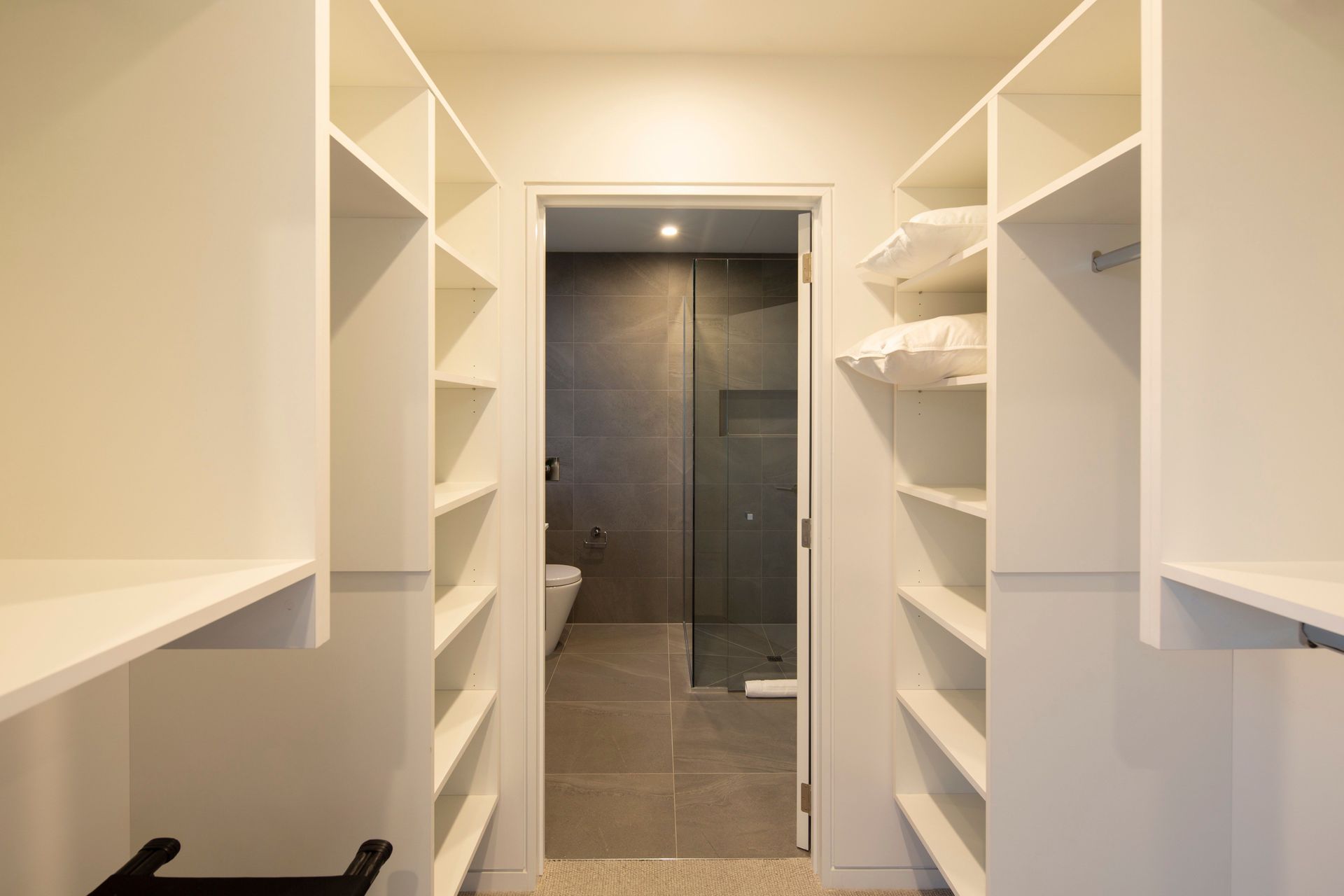Lakeside Villa | QLPM &amp; Rohan Architects