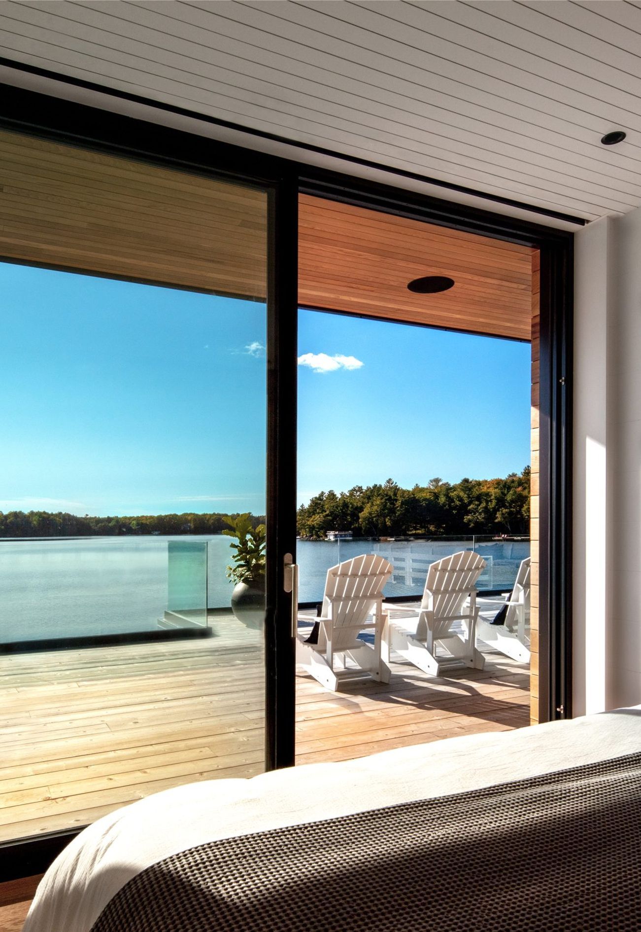 MORGAN-COTTAGE-BOATHOUSE-BED-VIEW-IMG2480-scaled.jpg