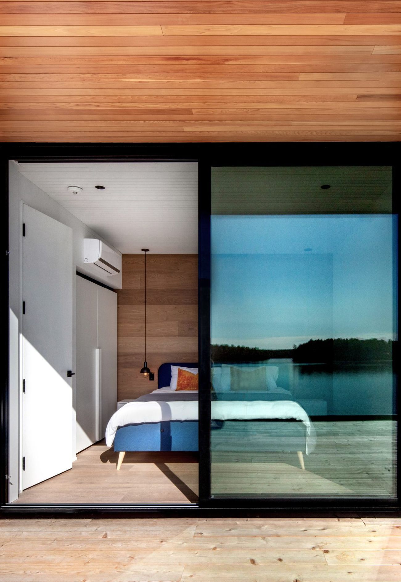 MORGAN-COTTAGE-OUTSIDE-VIEW-OF-BDRM-IMG2463-scaled.jpg