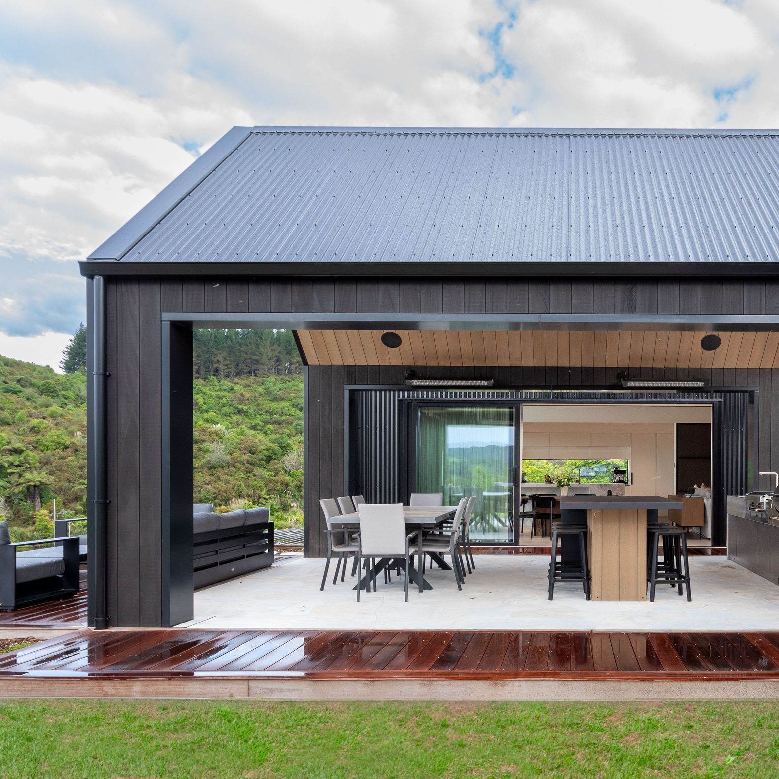 Outdoor-Dining-Space.jpg