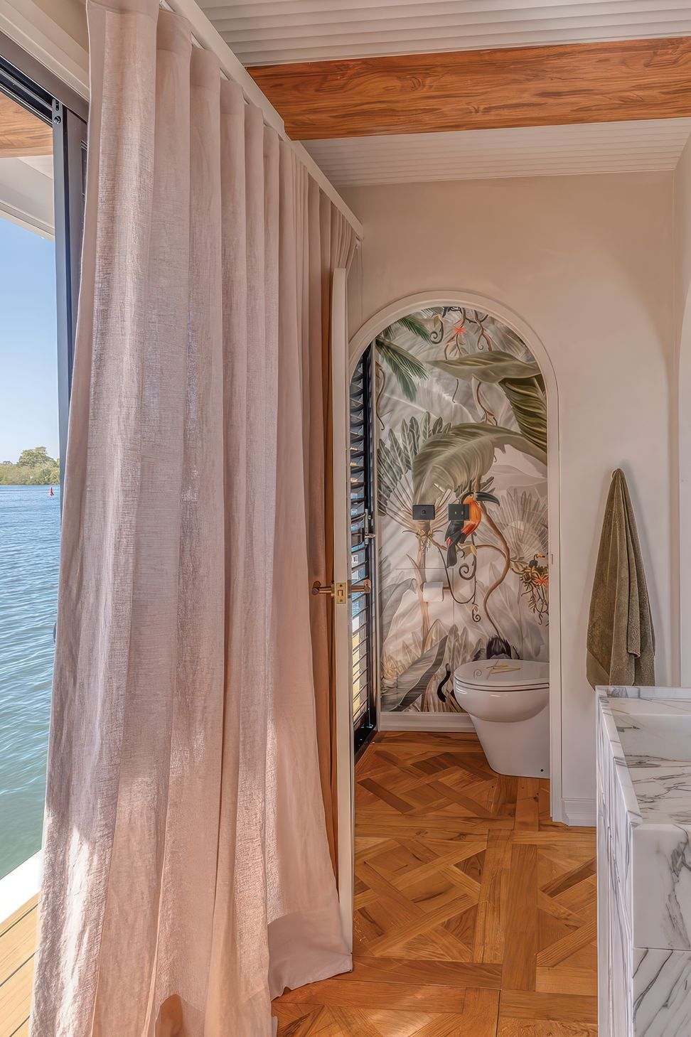 archipro-projectauhw1390versaillesnaturalthefrenchmartinihouseboat10portrait.jpeg