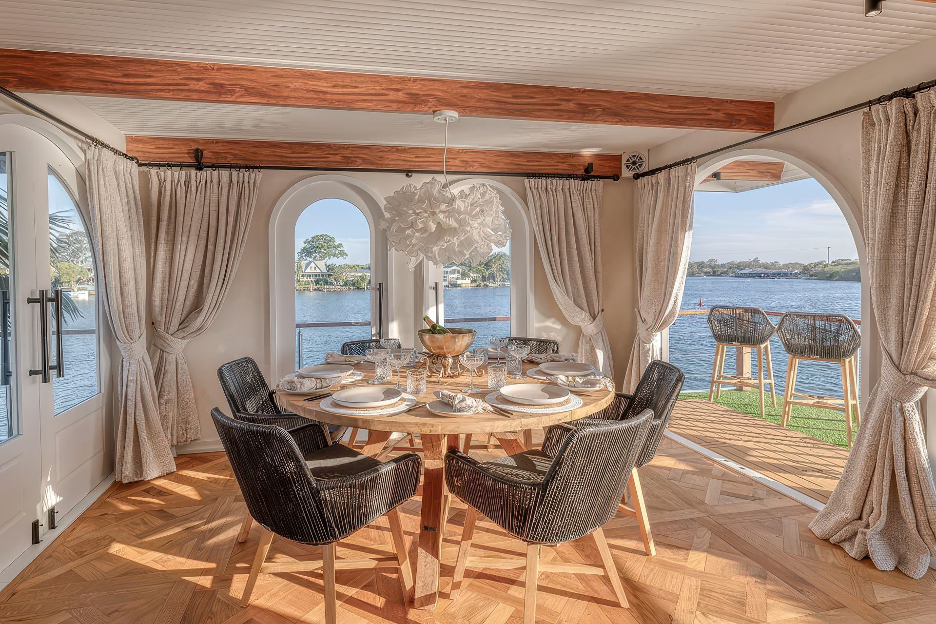 archipro-projectauhw1390versaillesnaturalthefrenchmartinihouseboat2.jpeg