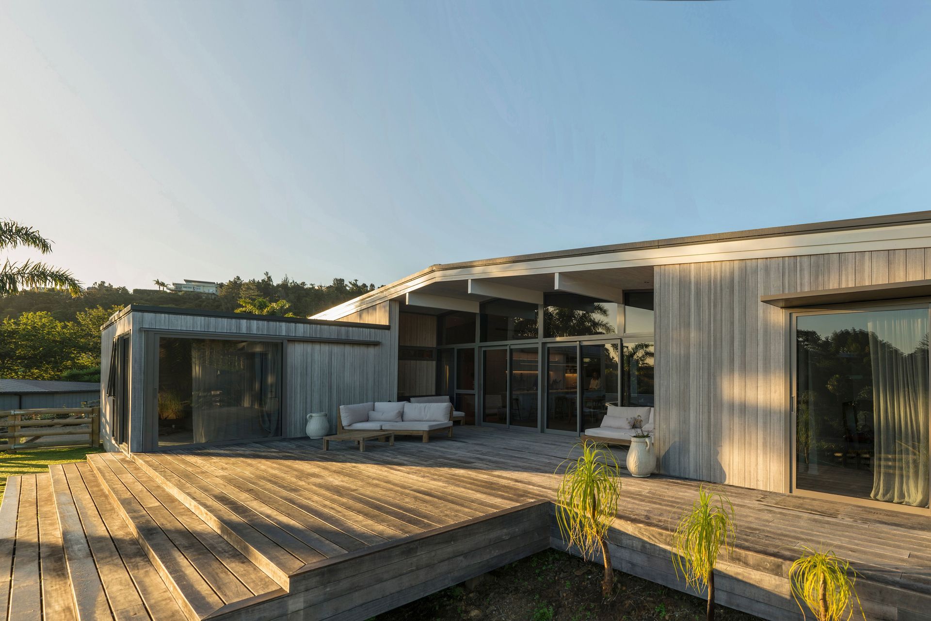 03-Titoki-HouseMorning-DeckScott-Thorp-Photographer3.jpg