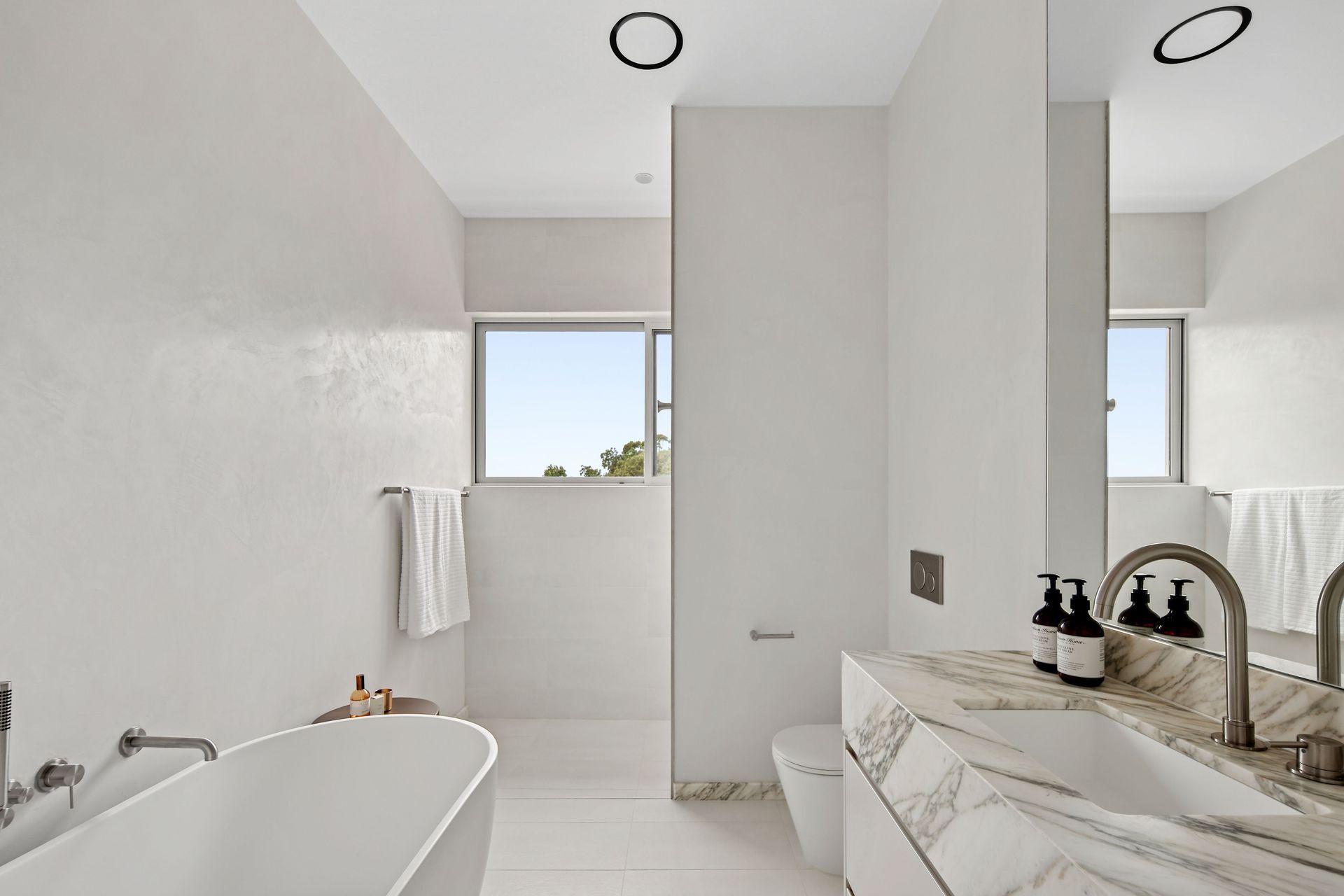 148HoldenStHighBathroom.jpg