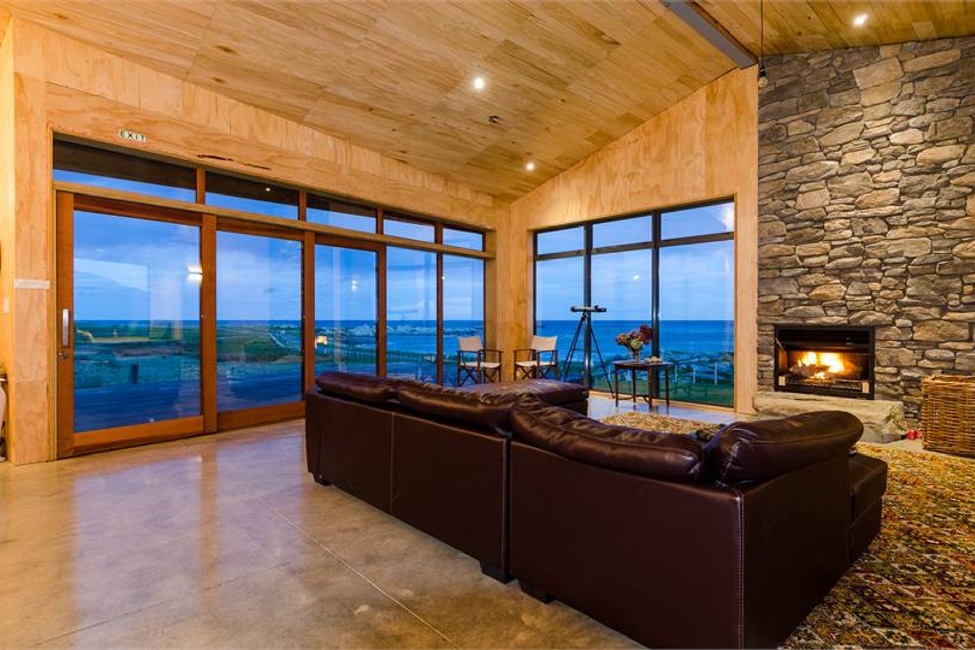Stony Bay Lodge 