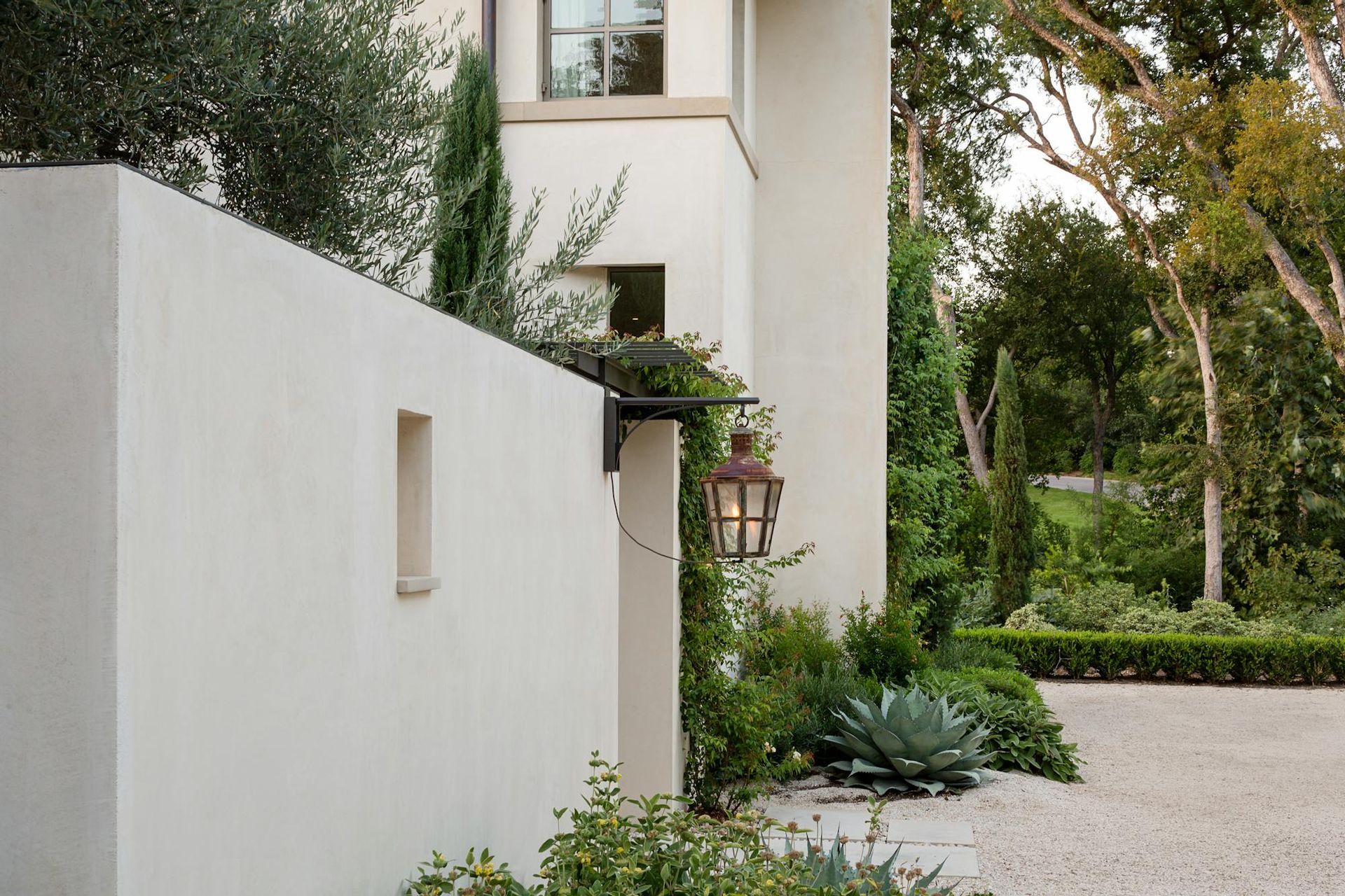 0805-Tarryhill-Andrew-Pogue-H-Ext-Courtyard-Entrance-3.jpg