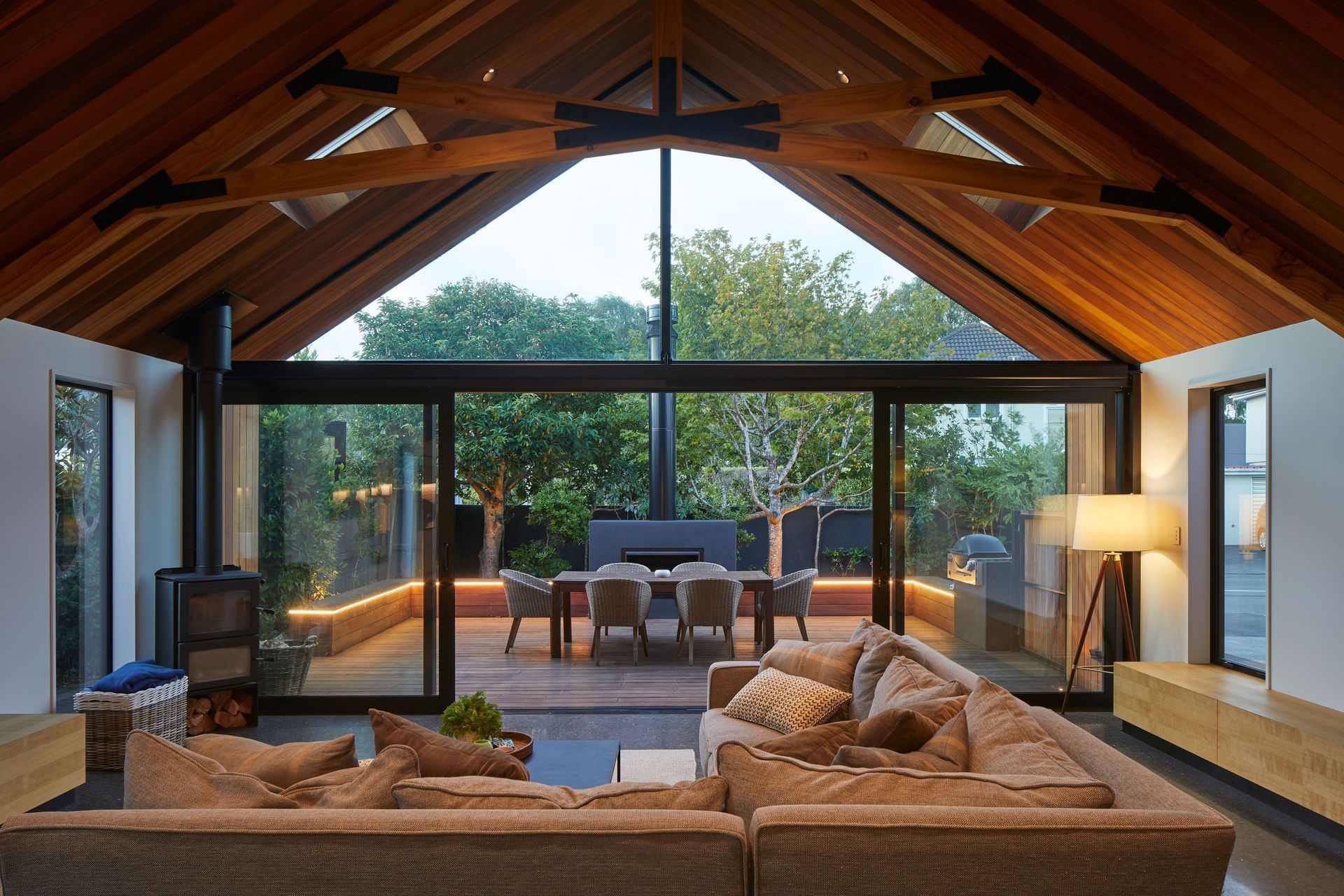 10-Ellison-HseOutdoor-Living-Space-Sarah-Rowlands10.jpg