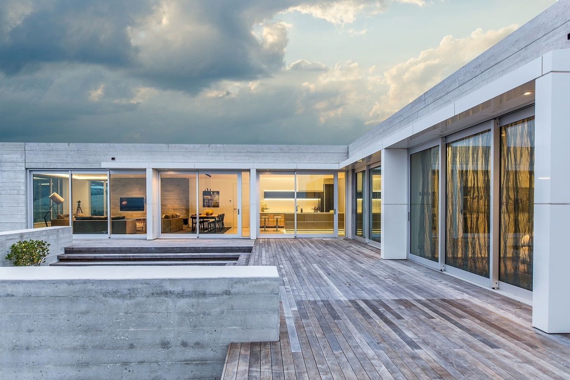 Straddling the east-west axis and facing north, the main living area of the house is suffused with natural light.