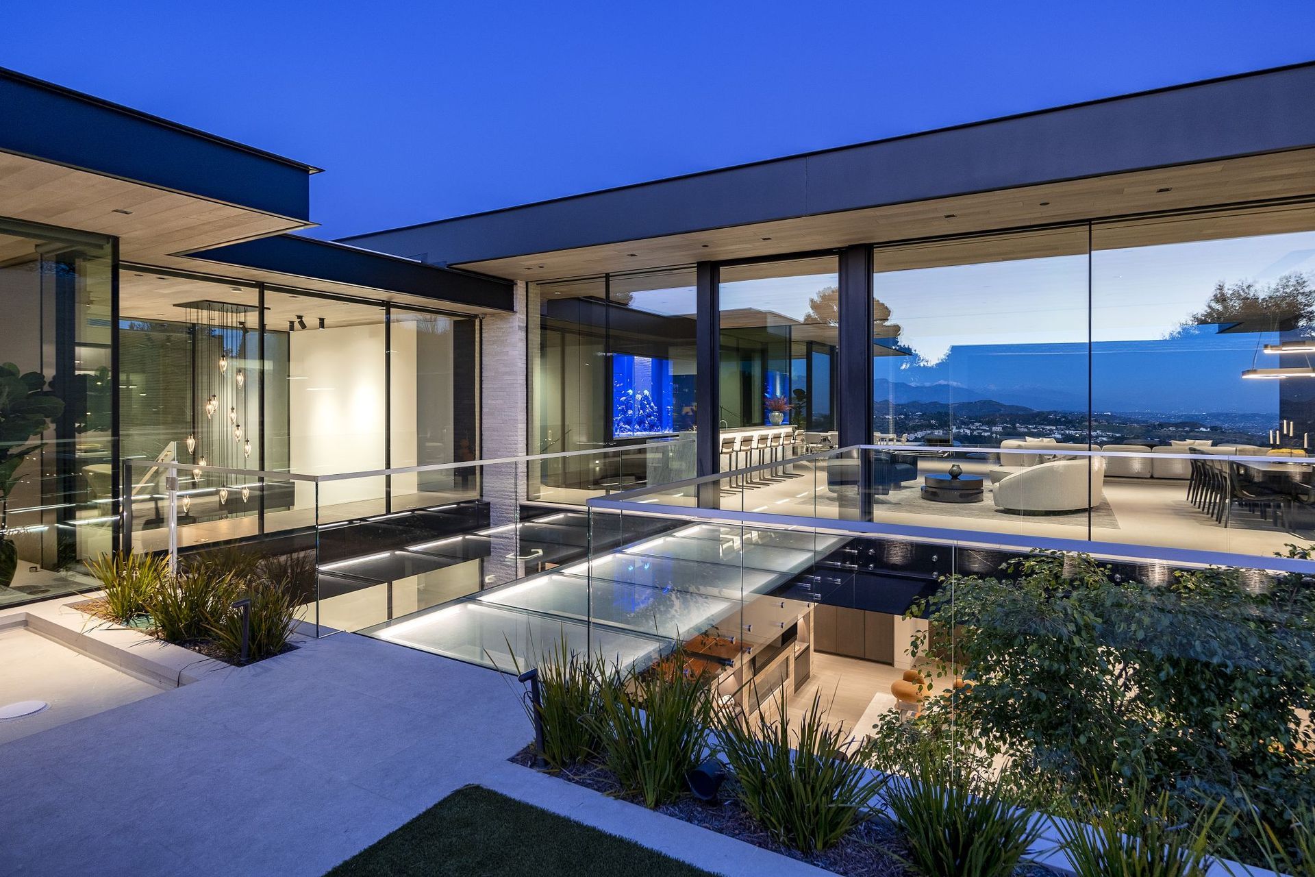 445walkerdr13.jpg
