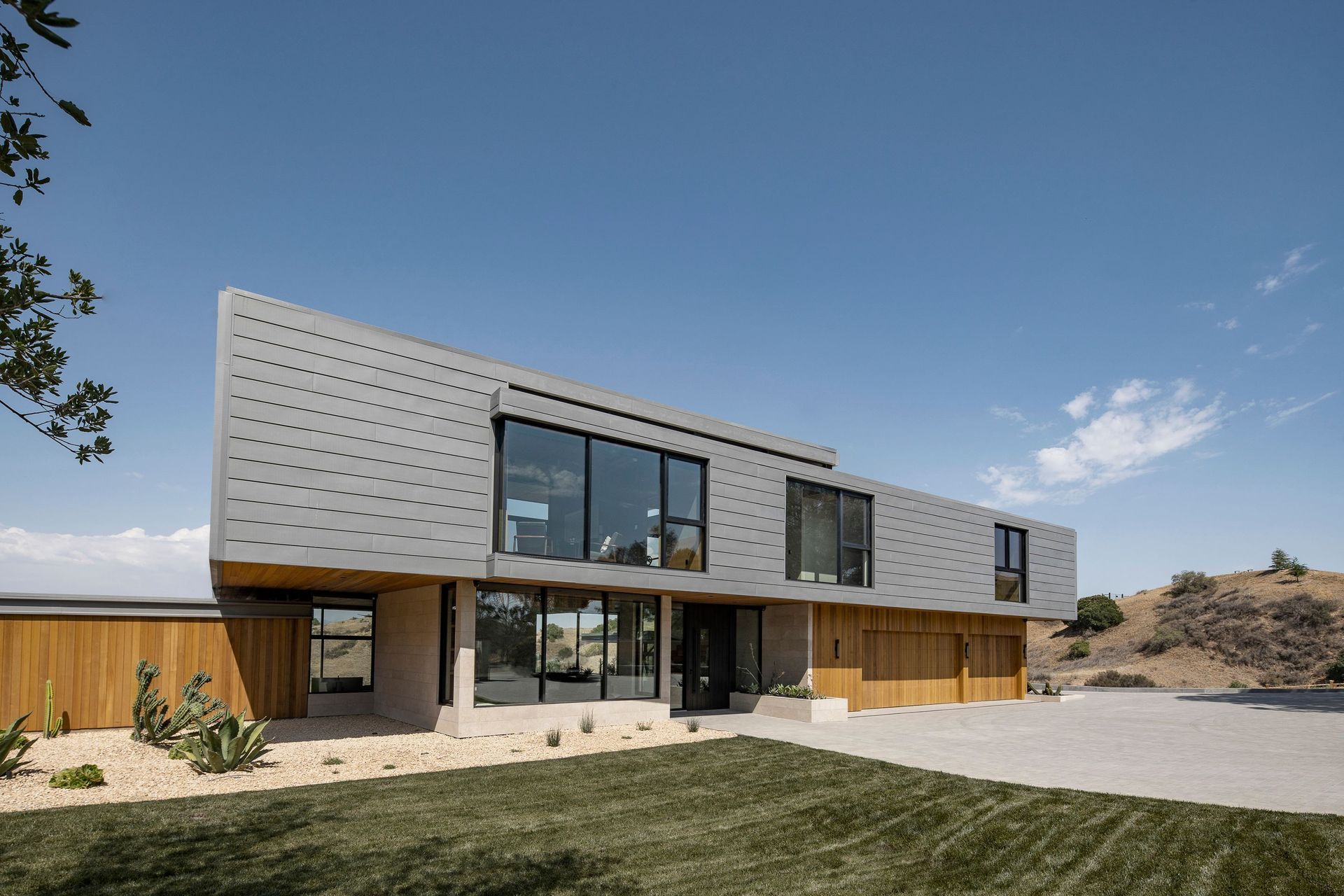 AO-HOUSEFRONT-FACADEDAY03.jpg
