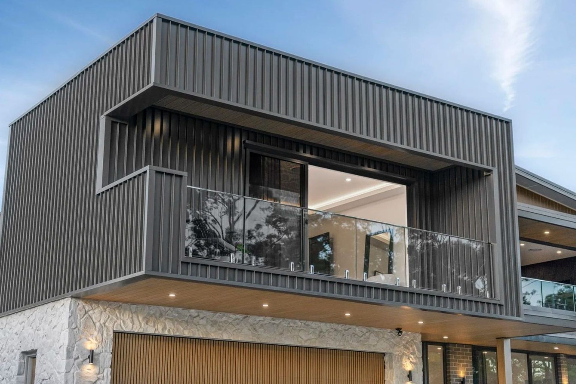 Facade-5-Merealba-House-by-Distinct-Innovations.jpg