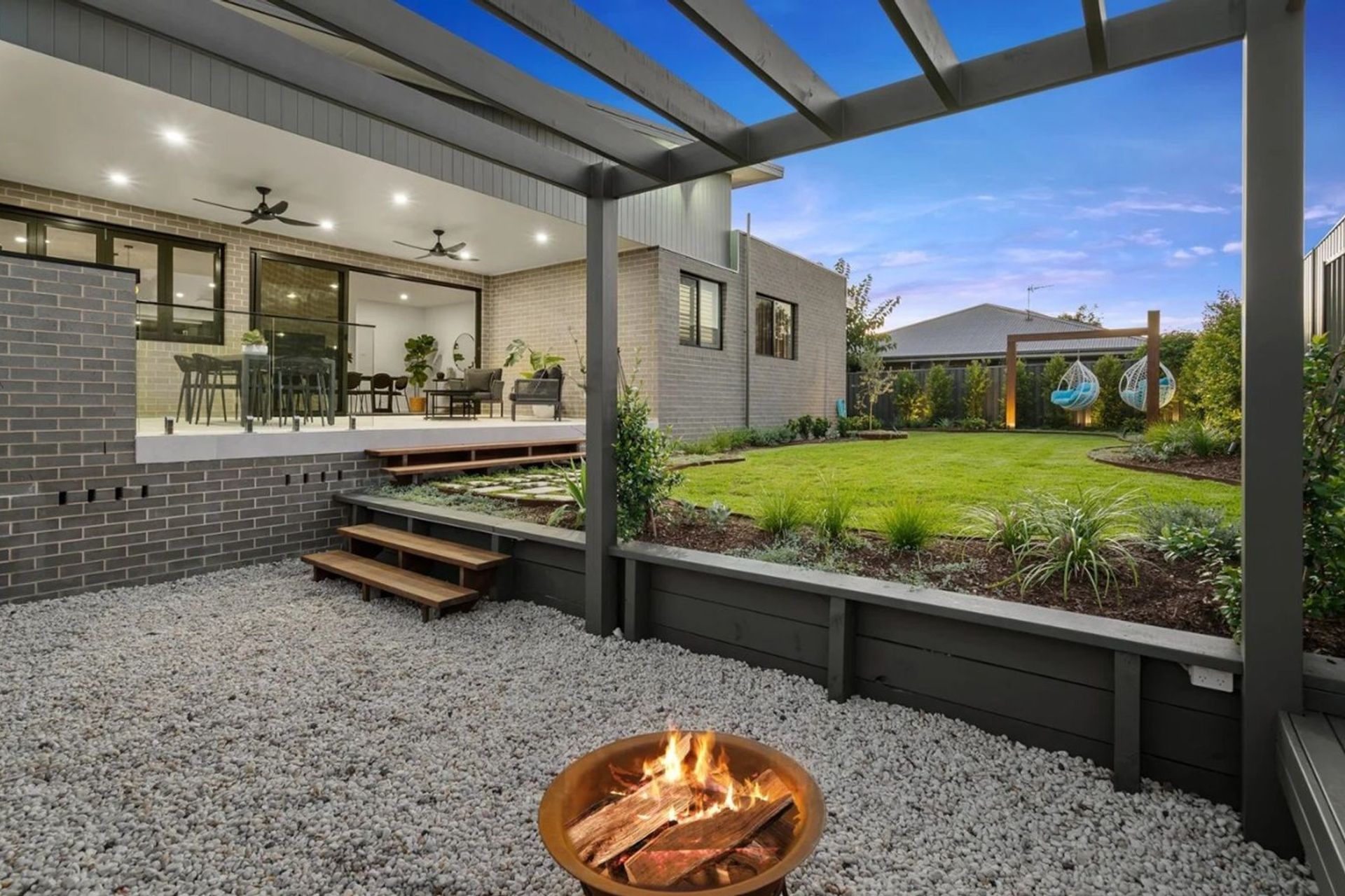 Firepit-Merealba-House-by-Distinct-Innovations.jpg