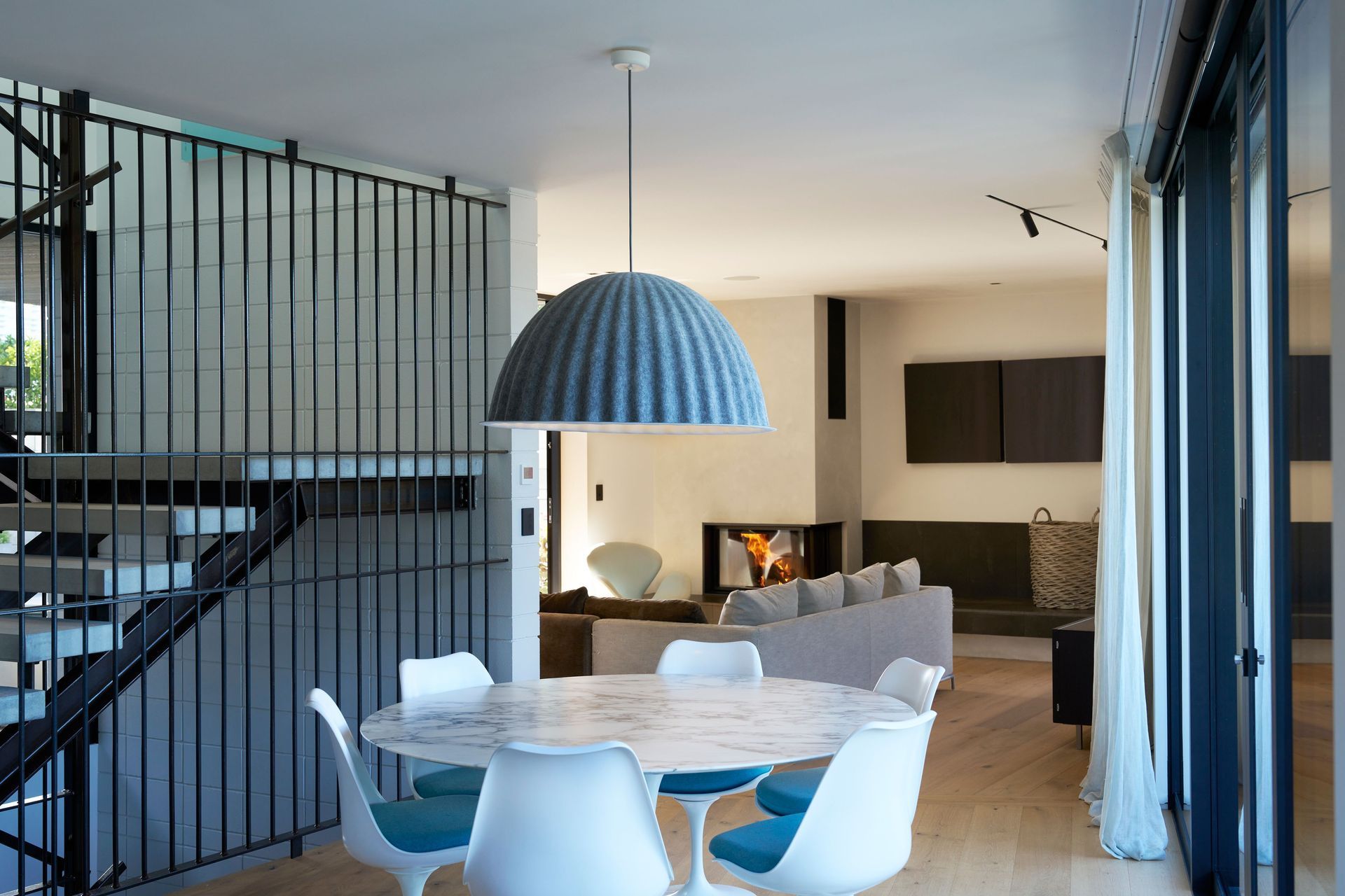 Gerrad-Hall-ArchitectsWestmere-Right-of-Way-HouseDiningTash-Hopkins-Photography7.jpg