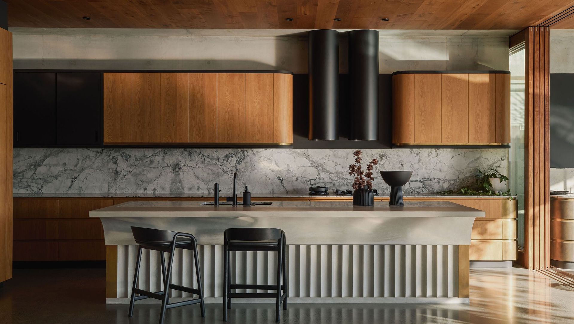 Beyond the canal: A Gold Coast house of layered outlooks banner
