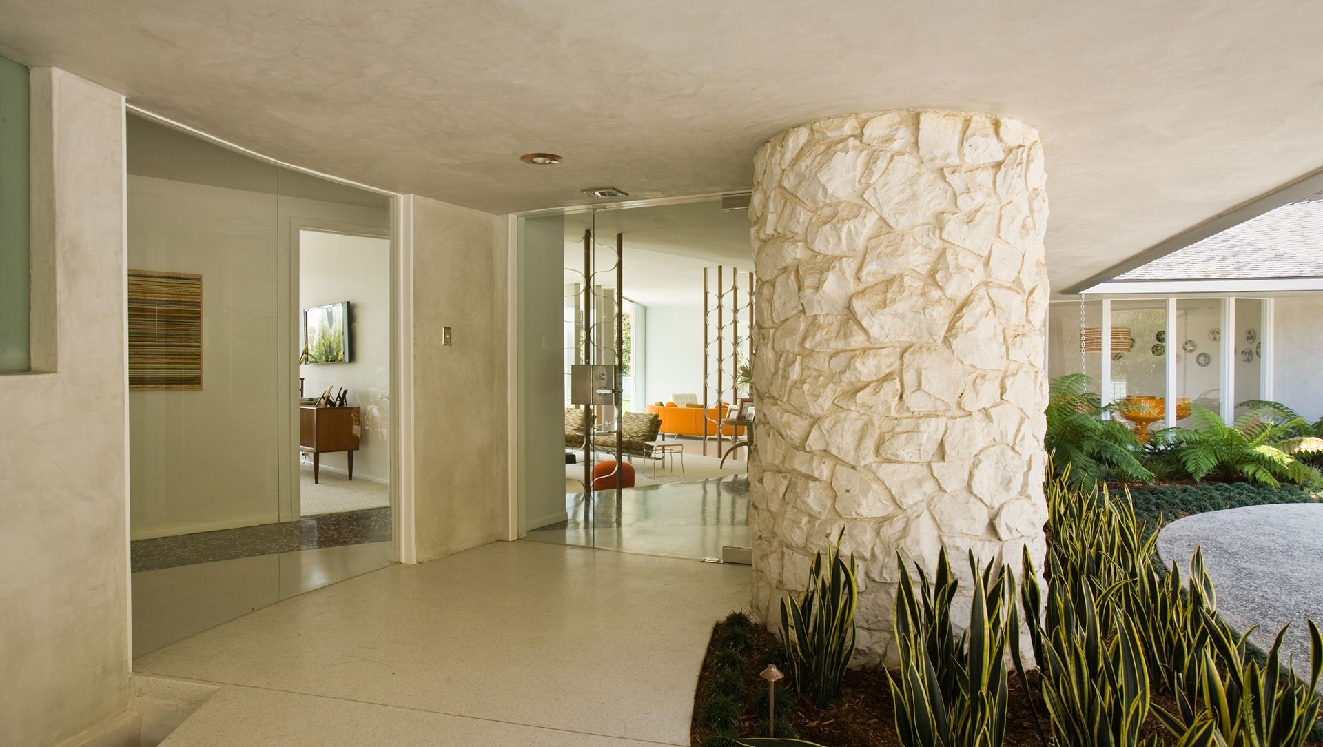 Leslie Lane Residence banner