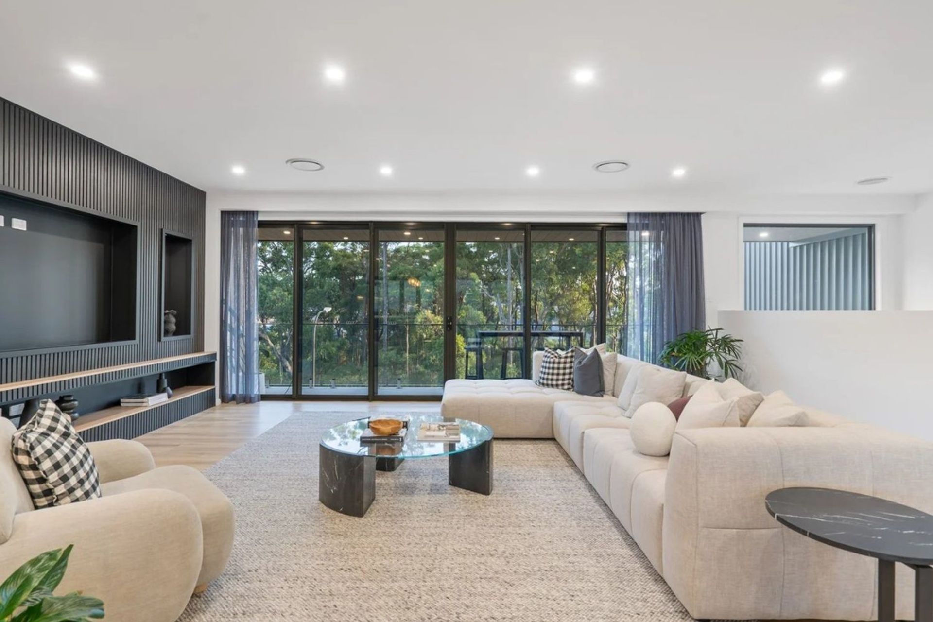 Loung-2-Merealba-House-by-Distinct-Innovations.jpg