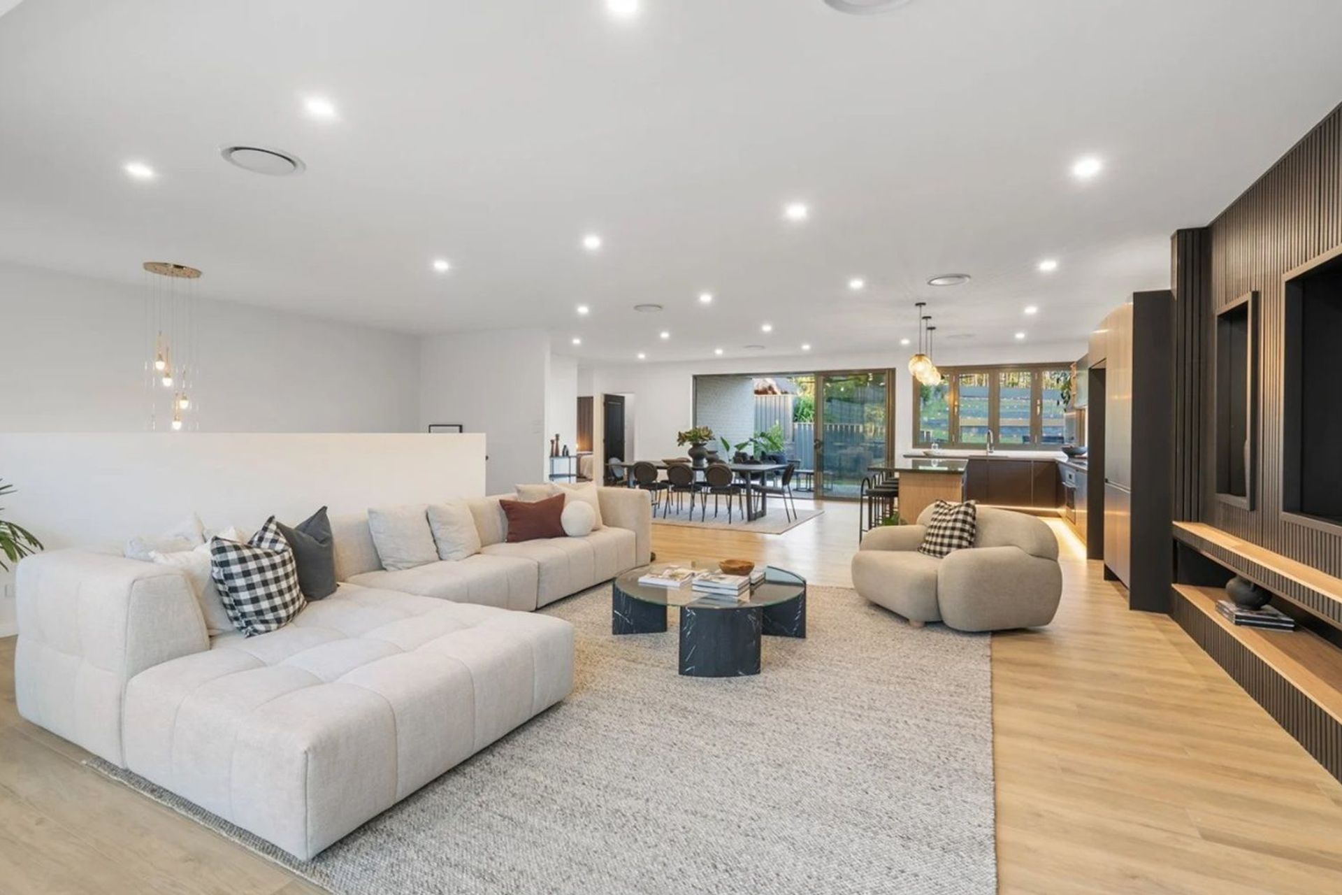 Loung-3-Merealba-House-by-Distinct-Innovations.jpg