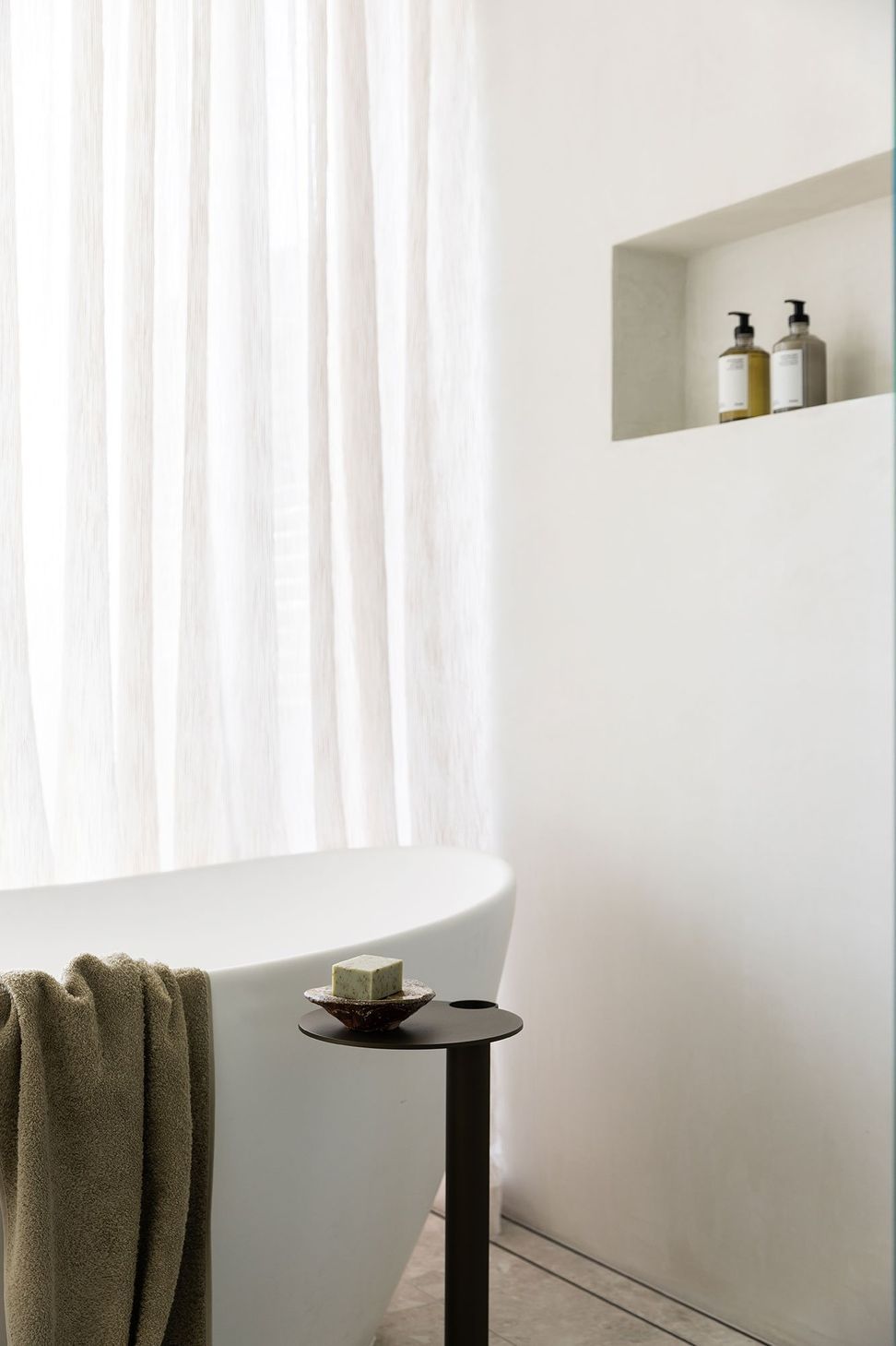 Mosman-northshoreSydney-interiordesign-bathroomfreestandingbath-luxurybathroom-studiobelle-luxuryhomes-european-stone.jpg