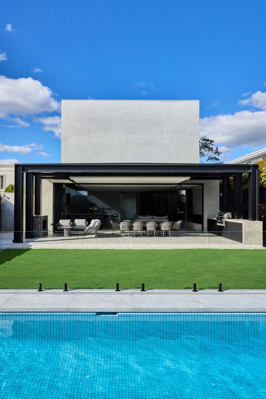 Petersen-D96-bricks-fireplace-Luna-House.jpg