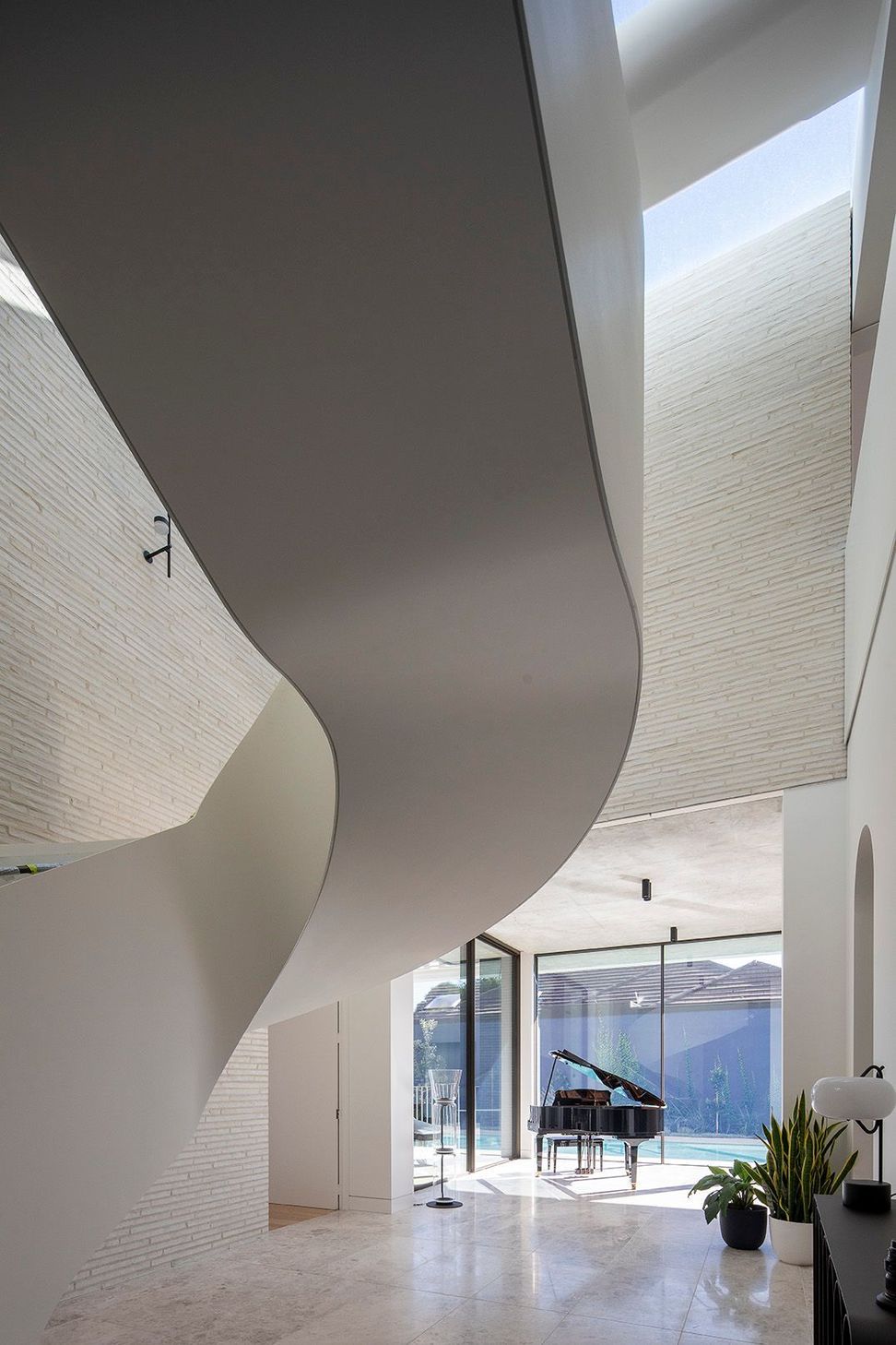 Petersen-K11-bricks-interanl-brickwork-foyer-Brise-House.jpg
