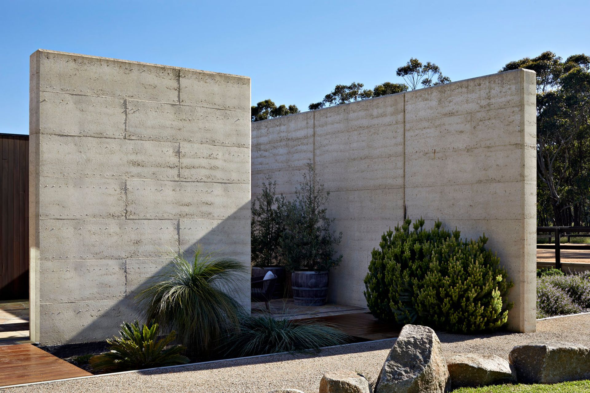 TK House, Tuerong