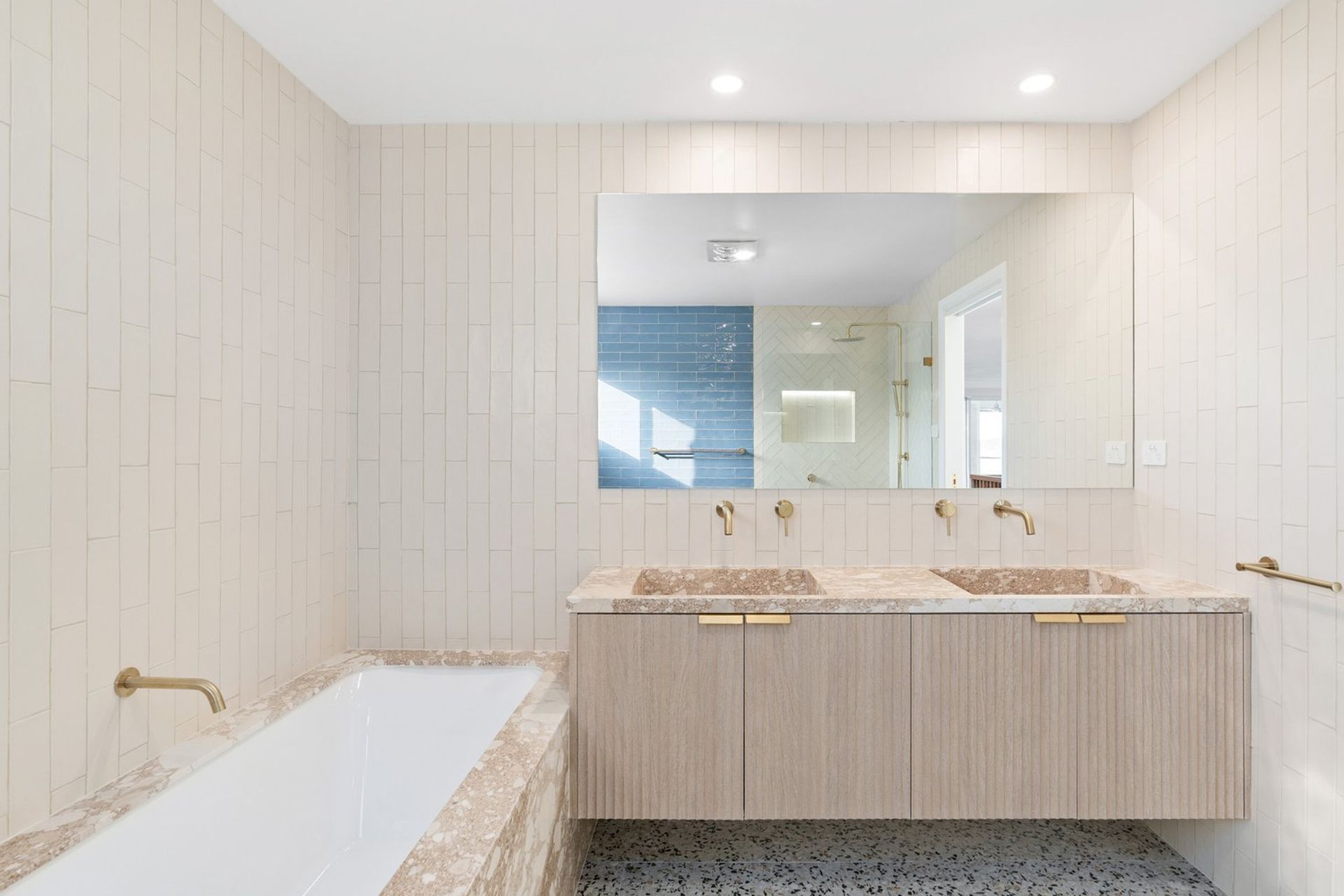 Bolton Point Residence - High End Residential