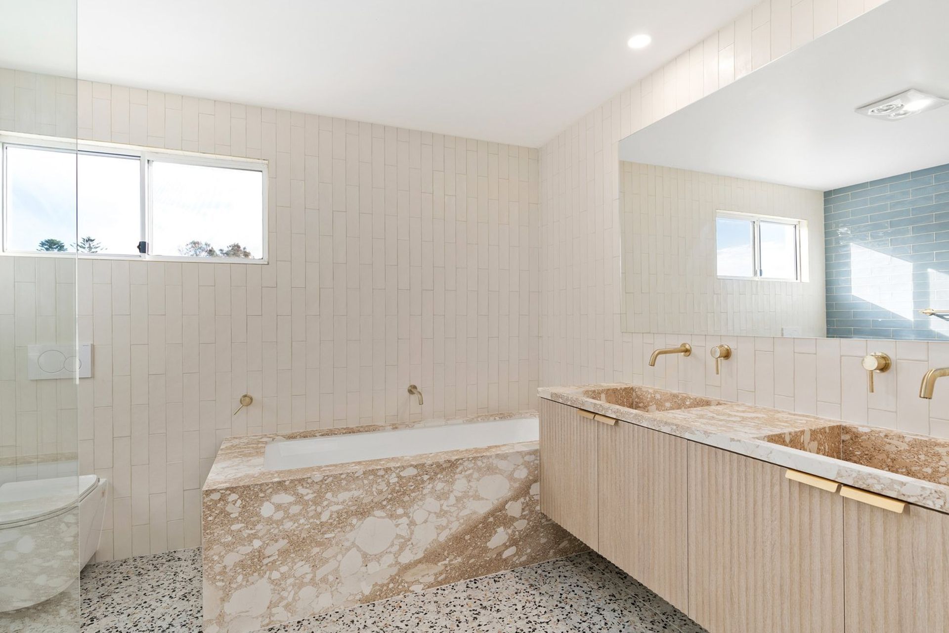 Bolton Point Residence - High End Residential