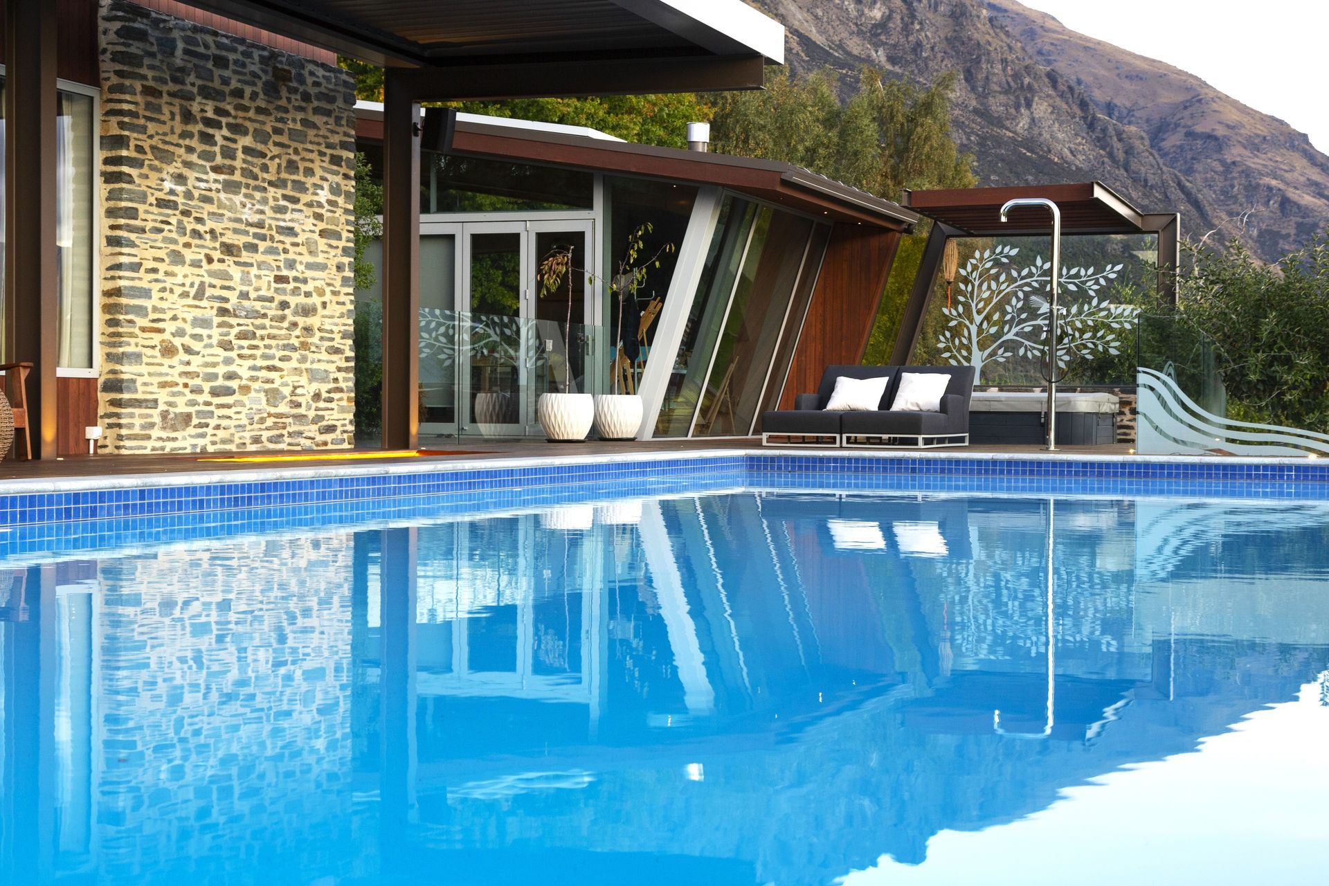 Spa, Shower &amp; Art Studio