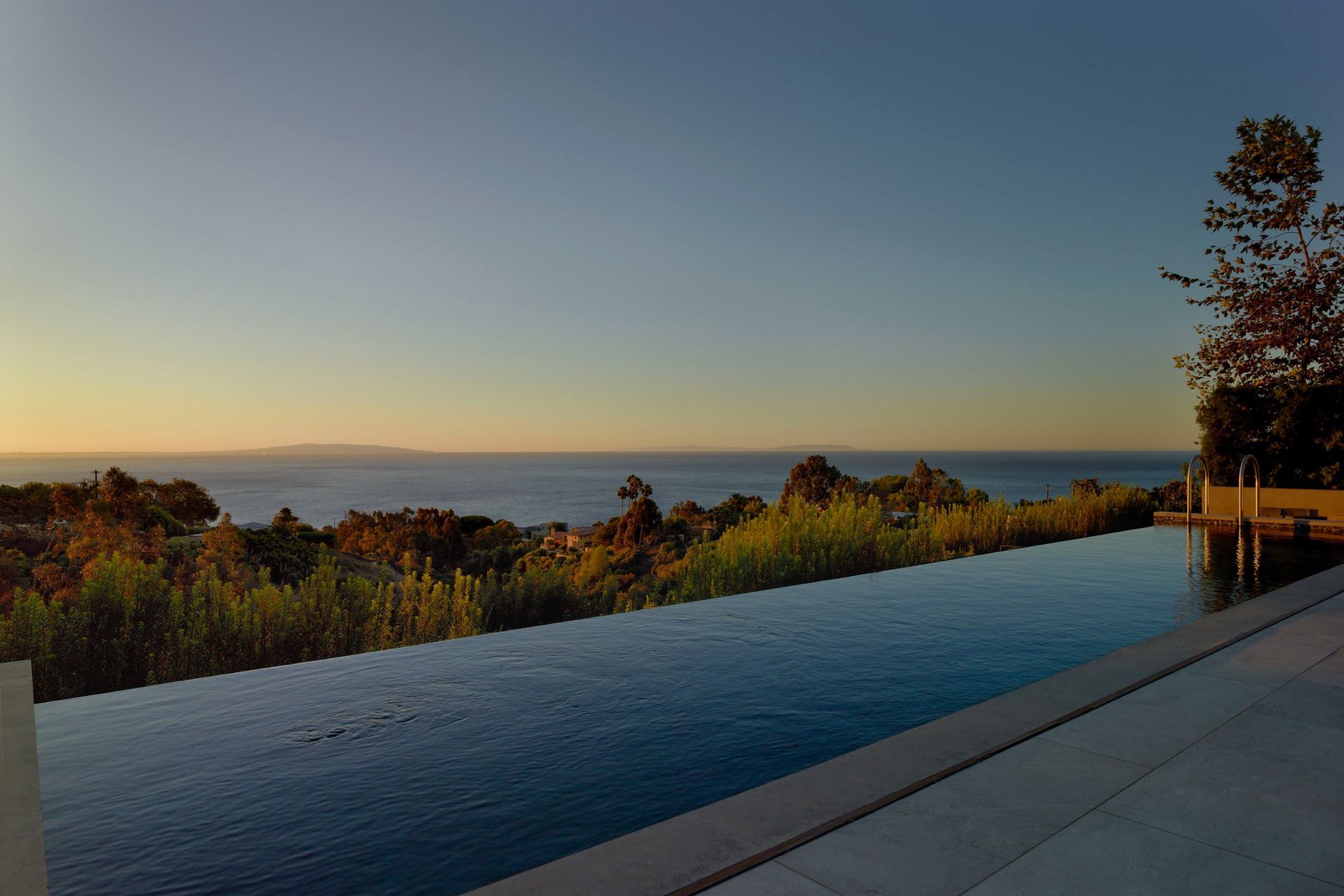 imgi18138MichaelsBCWeb04pool-dusk.jpg