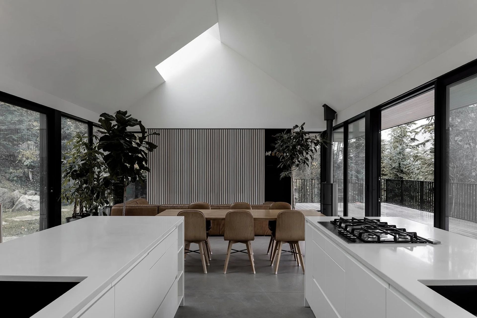 sm-studio-britannia-beach-house-02-002-ap-compressed.jpg