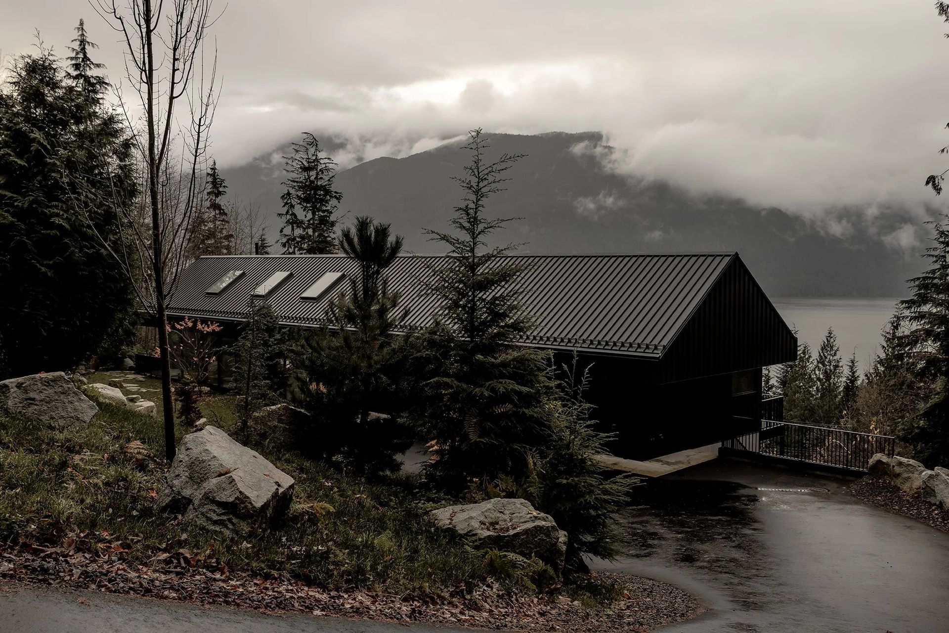 sm-studio-britannia-beach-house-02-012-ap-compressed.jpg