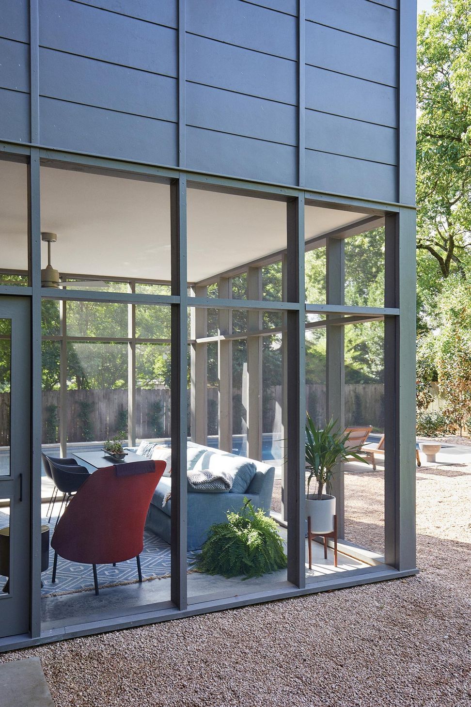 7ForestParkCuppettKilpatrickArchitectureandInteriorDesignaustin-tx-screened-porch-detail-furnishings-plants-1.jpg