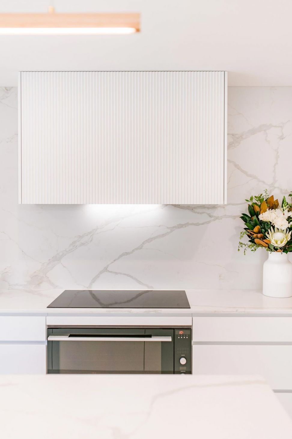023-Modern-kitchen-with-miele-oven-and-rangehood-Mosman-1084x1629.jpg