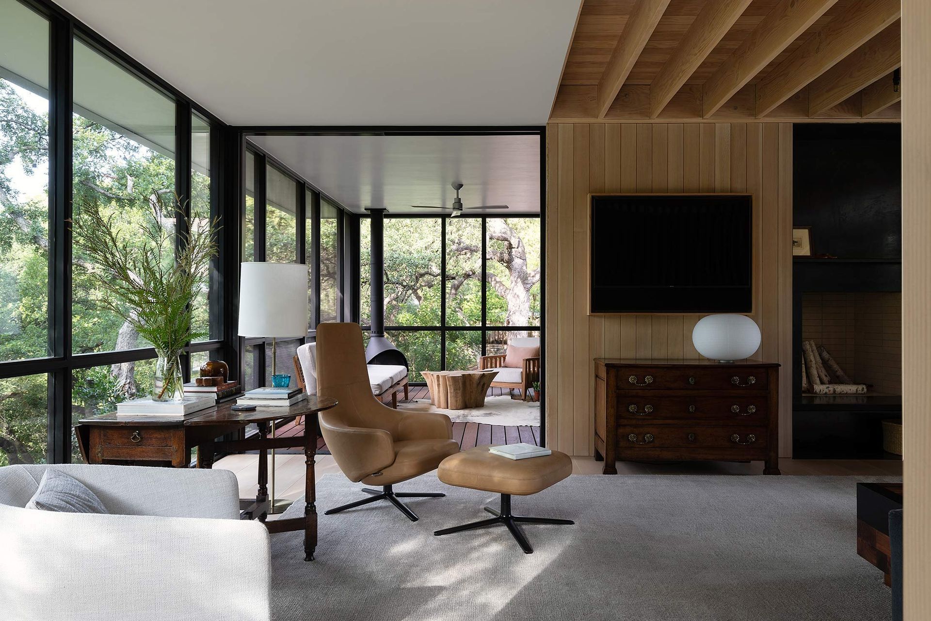 13BelmontParkCuppettKilpatrickArchitectureandInteriorDesignaustin-tx-modern-livingroom-douglas-fir-beams-screened-porch.jpg
