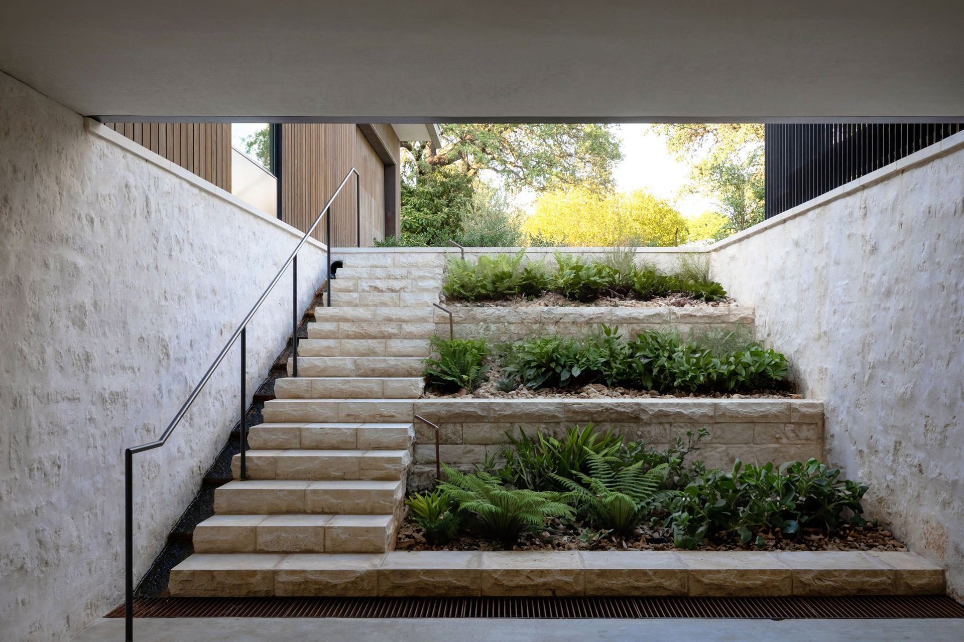 22Belmont-ParkCuppett-Kilpatrick-Architecture-and-Interior-Designaustin-tx-terrace-landscape-steps-bridge-architecture-1.jpg