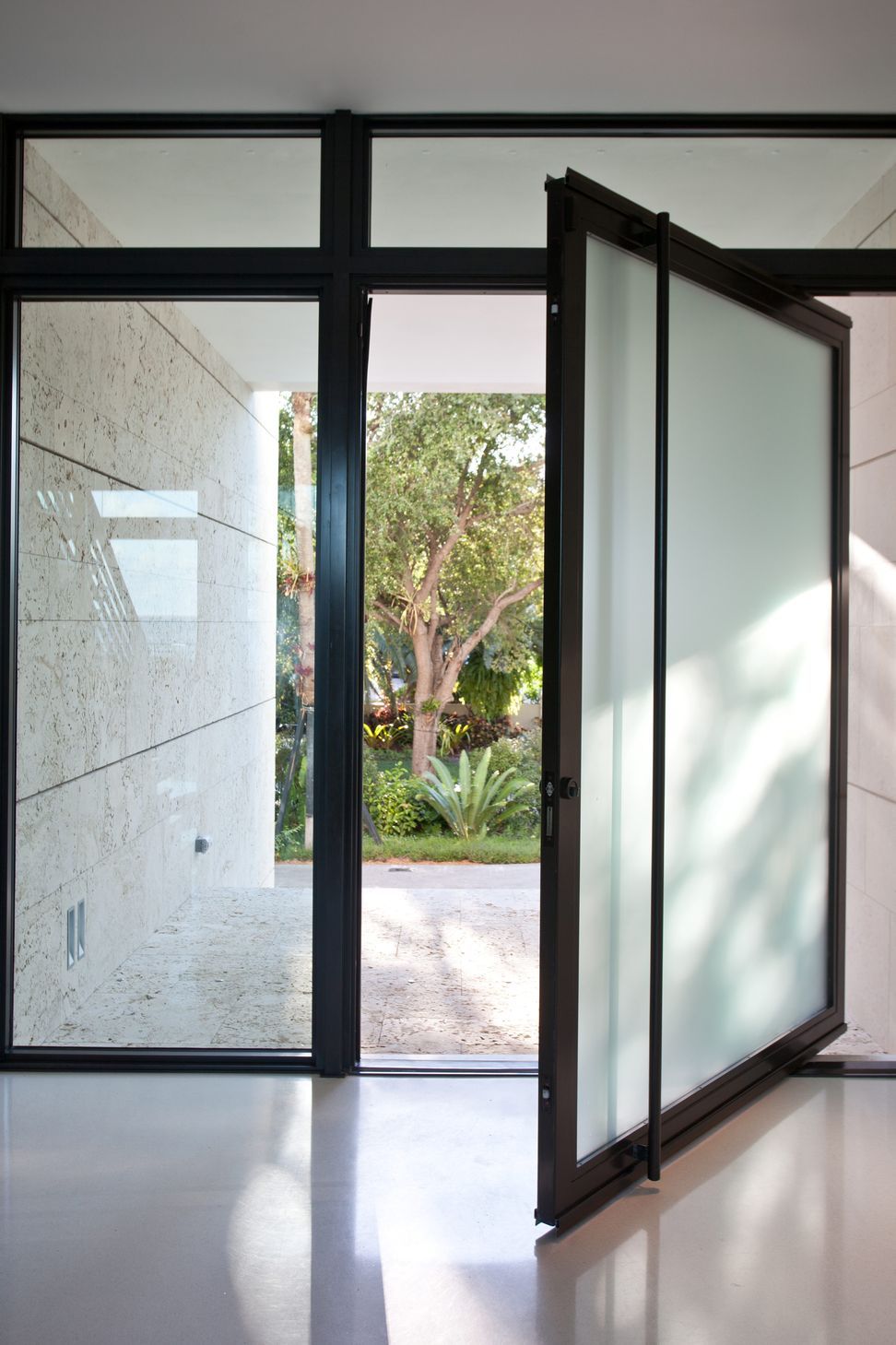 694b47bcd6d93e85db90fee2Coral-Gables-Interiors-Entrance.jpg