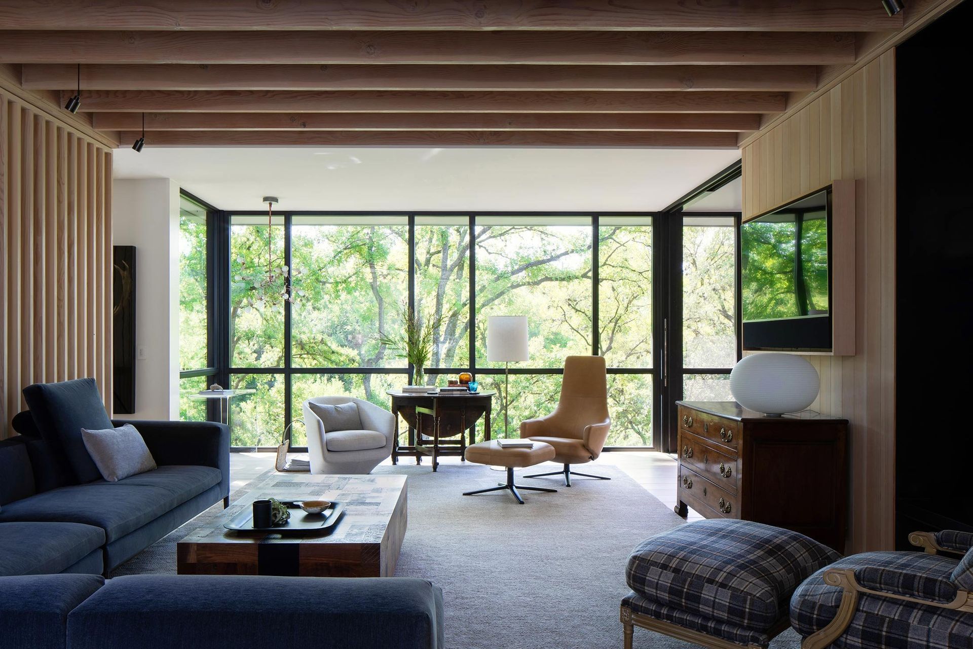 8BelmontParkCuppettKilpatrickArchitectureandInteriorDesignaustin-tx-modern-living-room-douglas-fir-panoramic-views.jpg