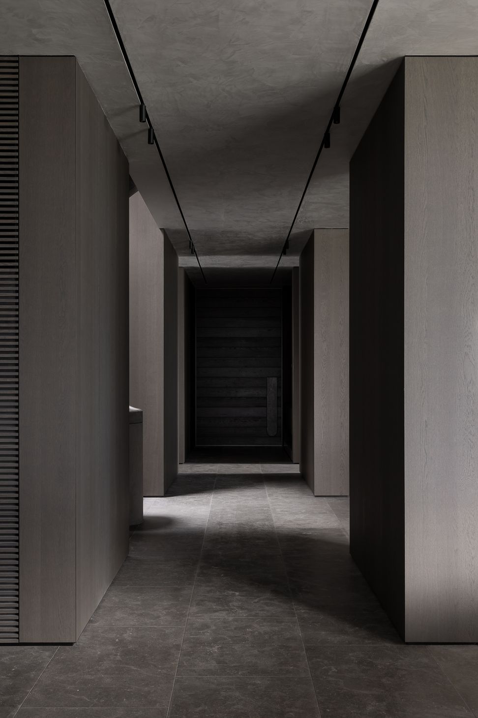 Cliff-House-Lignapal-16354-Vibrant-Oak-Dark-Grey-Finnis-Timothy-Kaye-0021LR.jpg