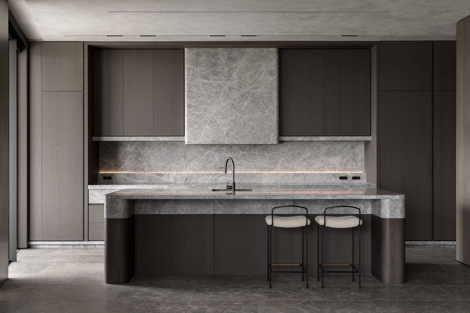 Cliff-House-Lignapal-16354-Vibrant-Oak-Dark-Grey-Finnis-Timothy-Kaye-0132LR.jpg