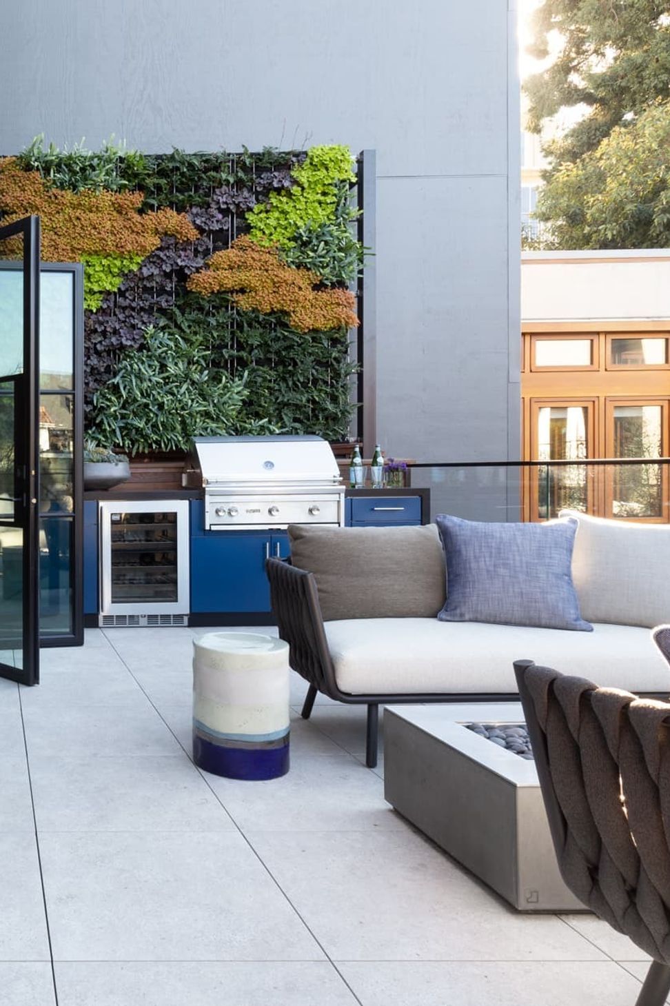 imgi1613-Exterior-Patio-02.jpg