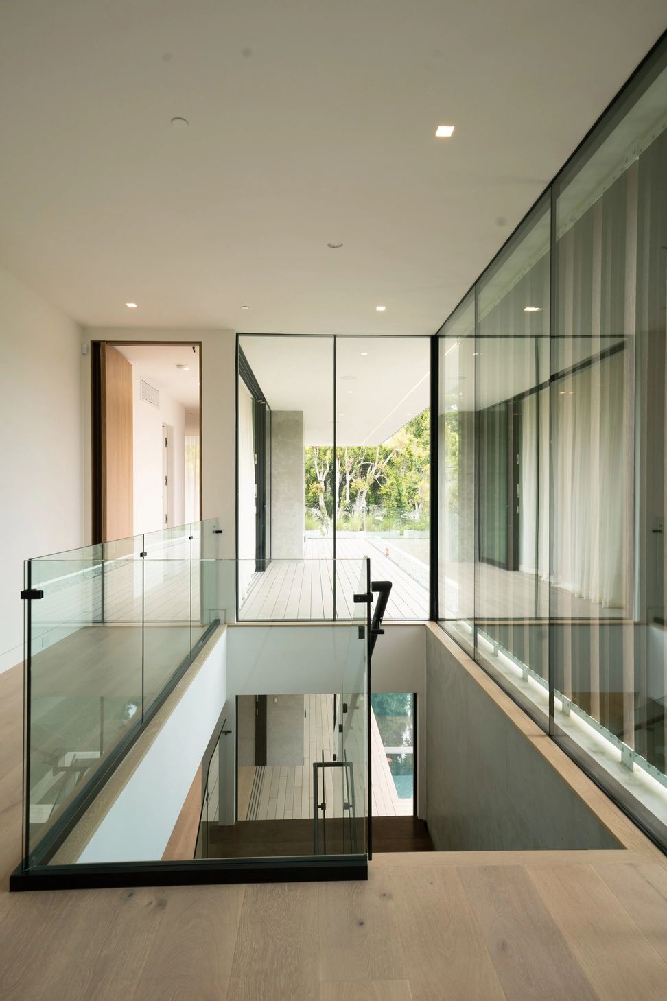 imgi17bspk-design-architecture-california-7700-residenital-fin-house-stairs-and-terrace.jpg