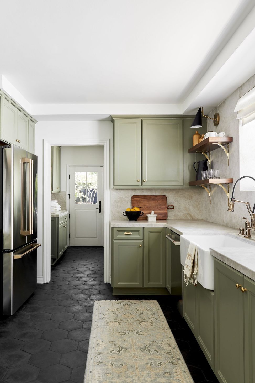imgi201Bobby-BerkEclectic-TraditionalKitchenBreakfast-NookInterior-Design7-2560x3413.jpg