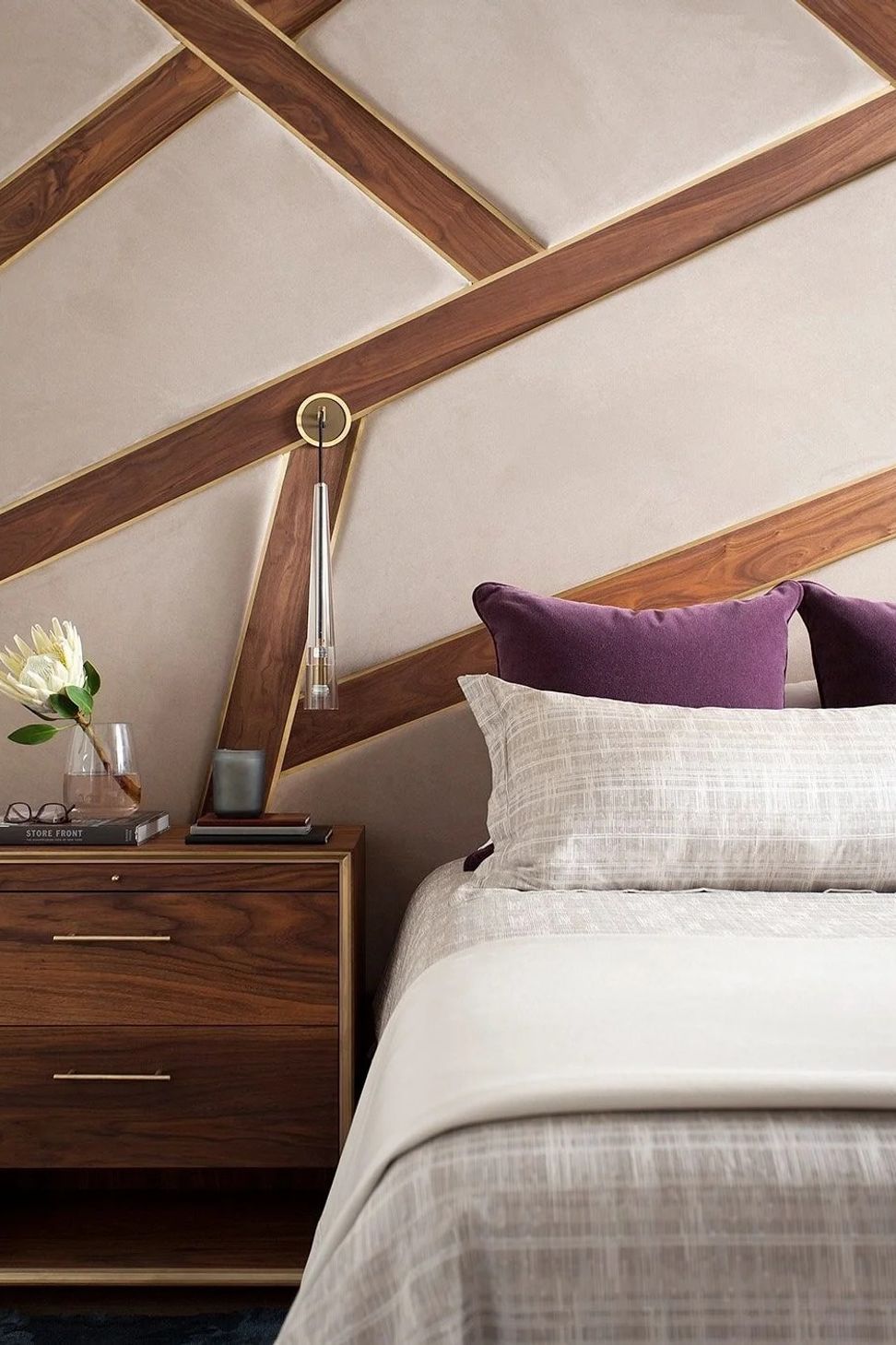 imgi23Lake-Austin-residence-primary-bedroom.jpg